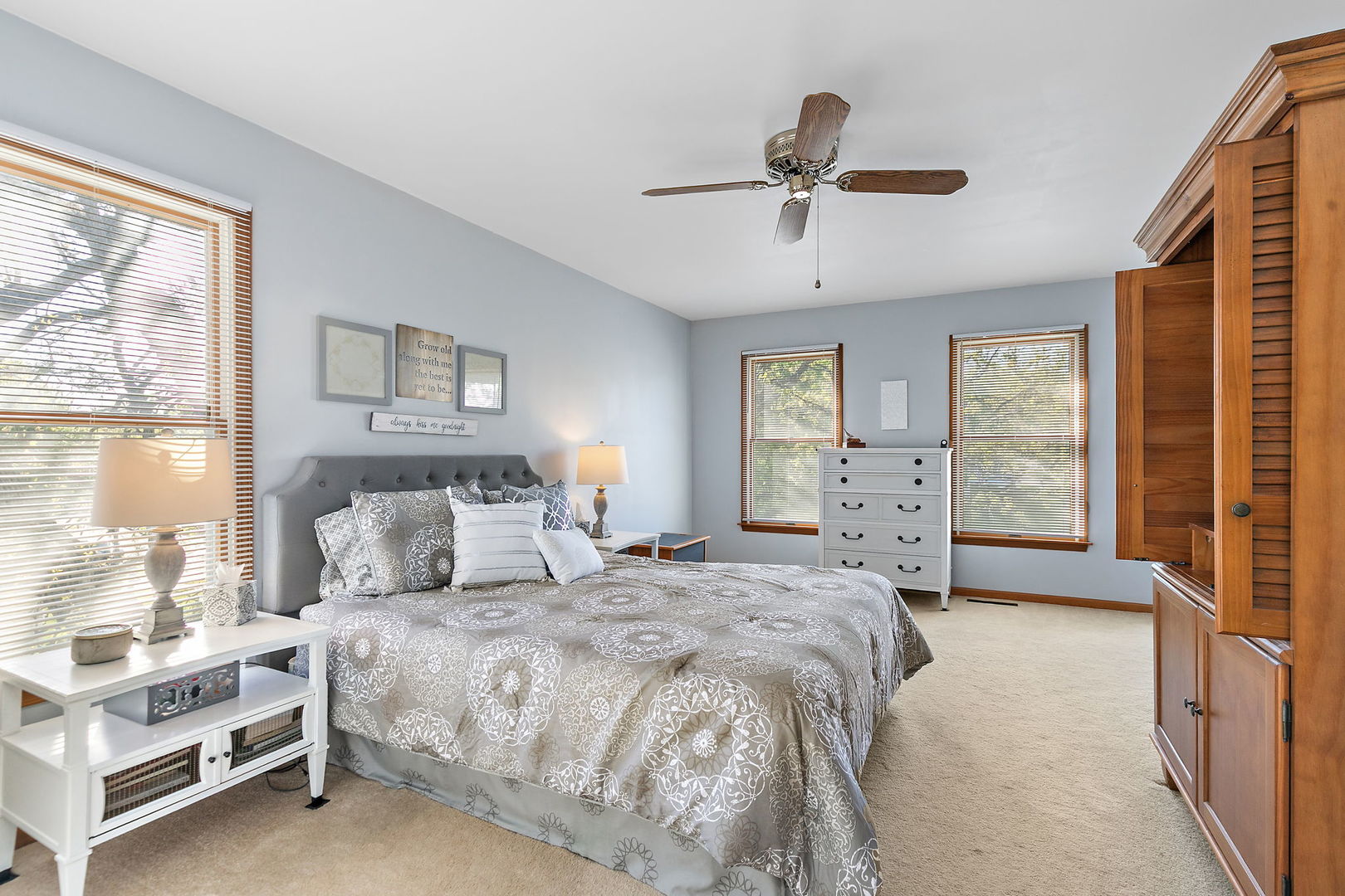 1045 Helen Drive, Algonquin, IL 60102