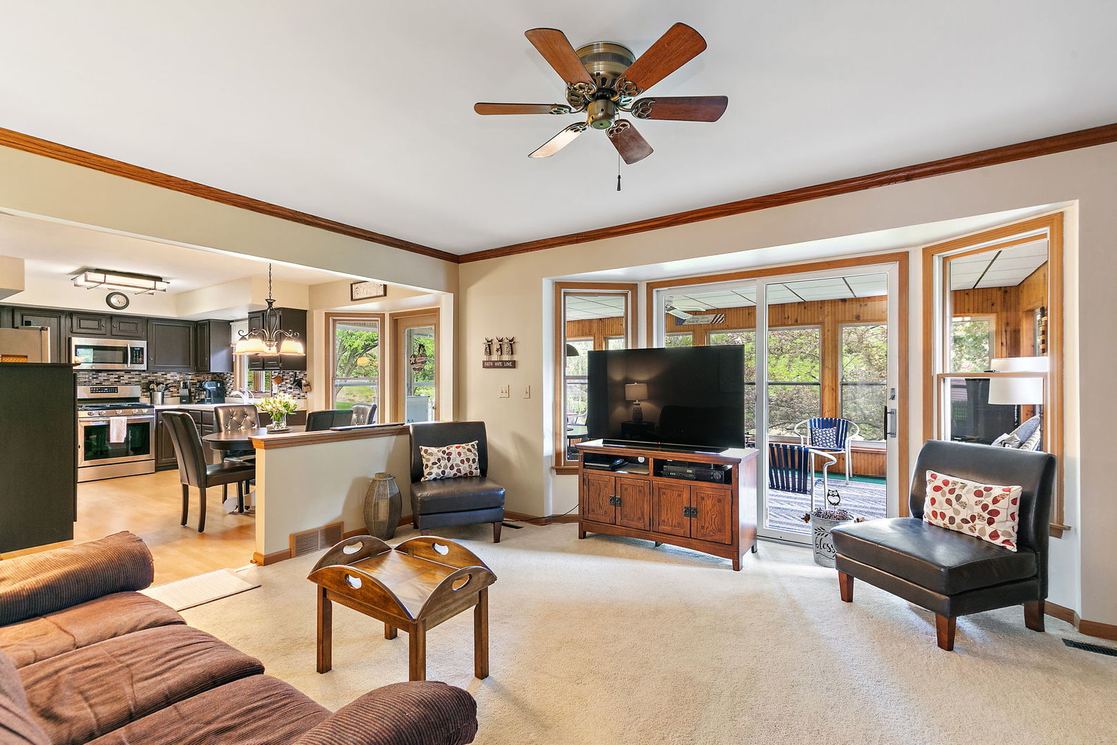 1045 Helen Drive, Algonquin, IL 60102