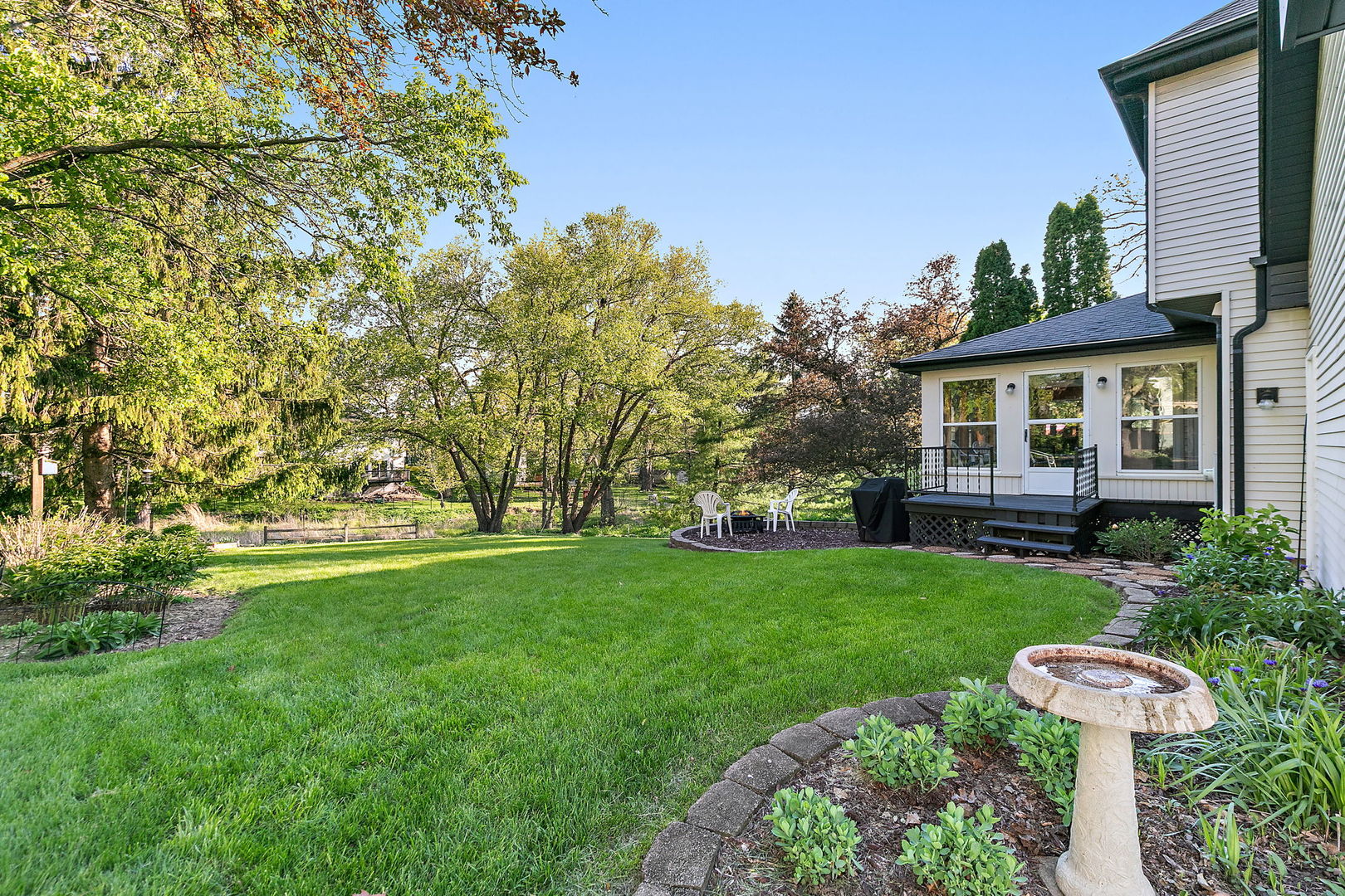 1045 Helen Drive, Algonquin, IL 60102