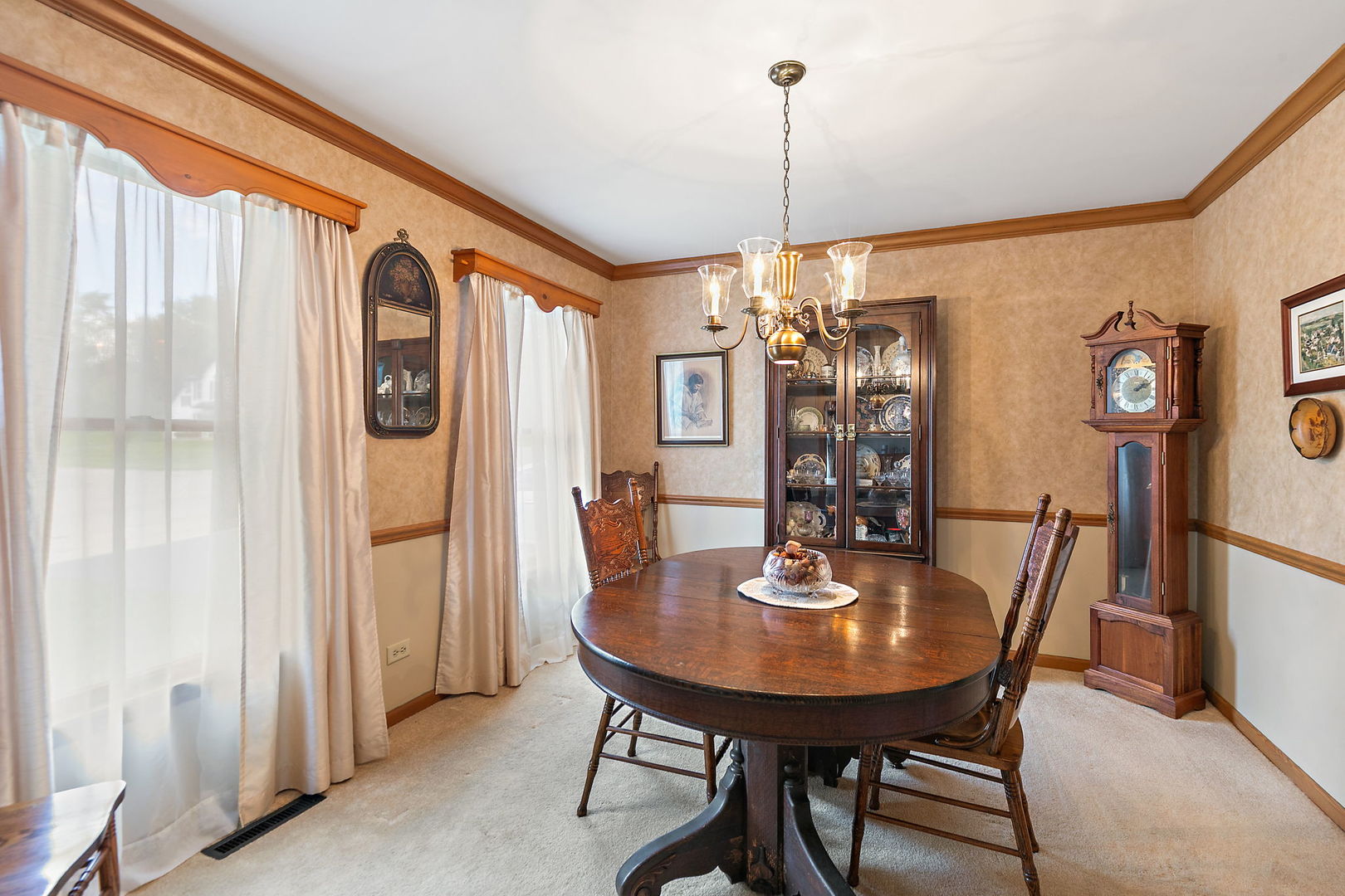 1045 Helen Drive, Algonquin, IL 60102