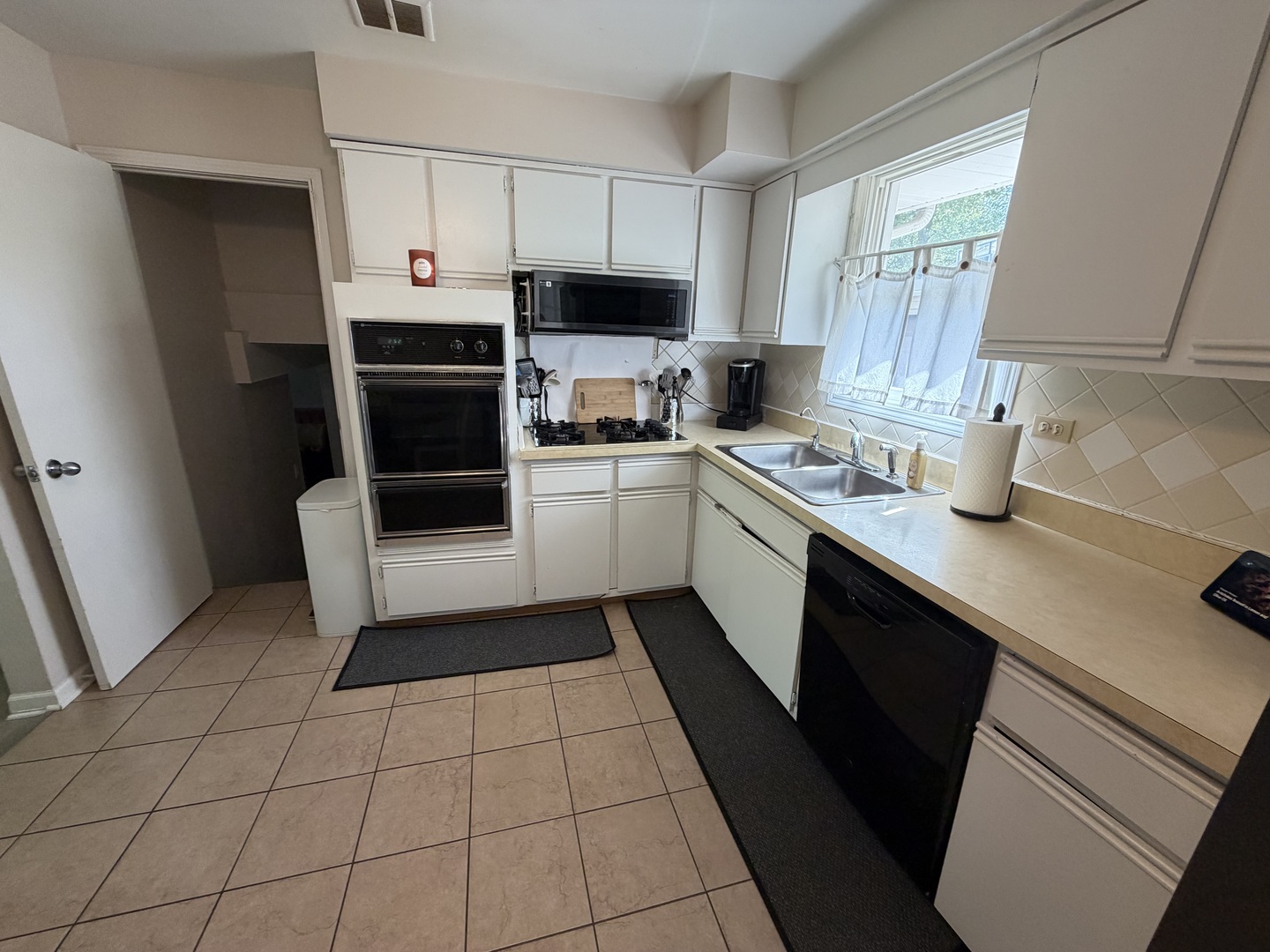 3S478 Winfield Road, Warrenville, IL 60555