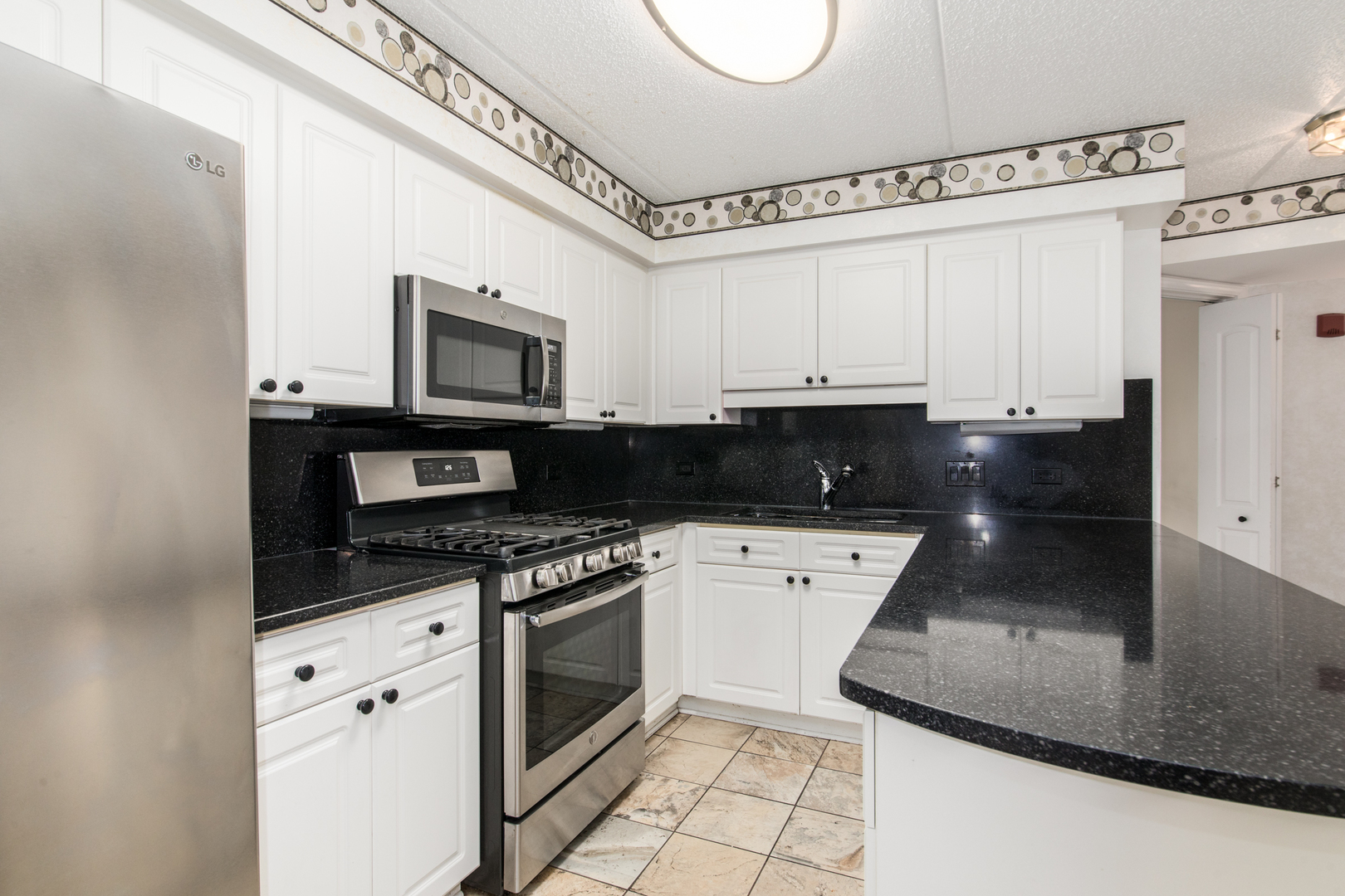 710 Creekside Drive #302, Mount Prospect, IL 60056