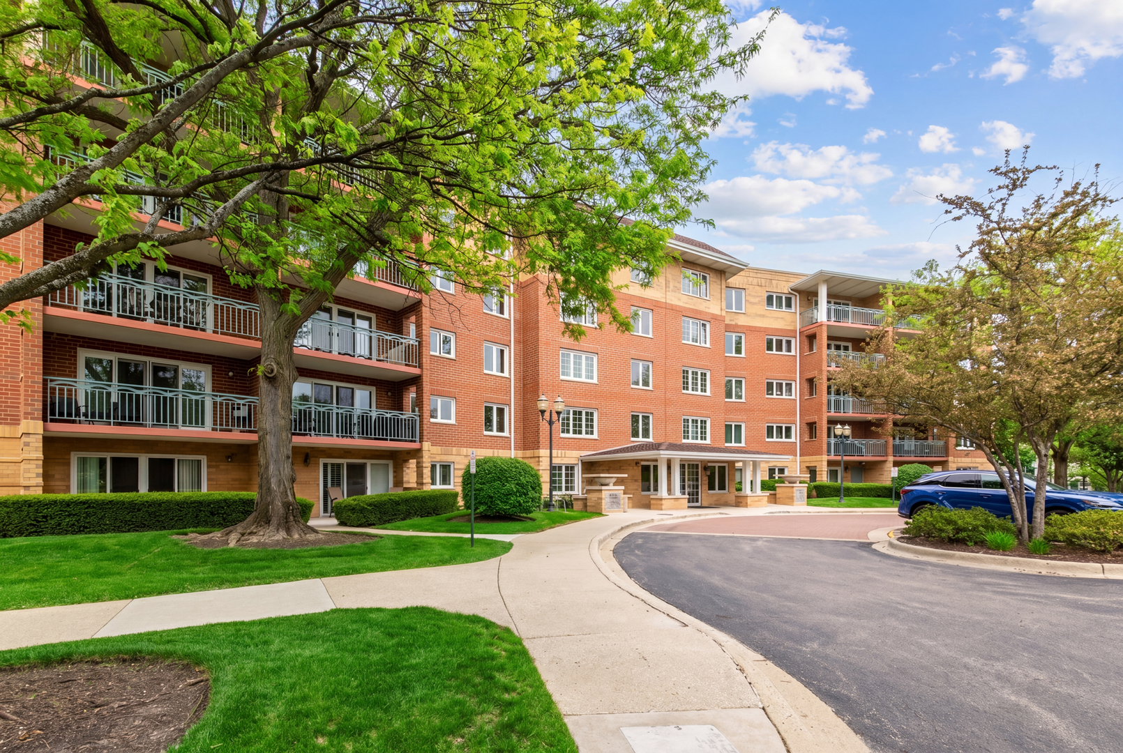 710 Creekside Drive #302, Mount Prospect, IL 60056