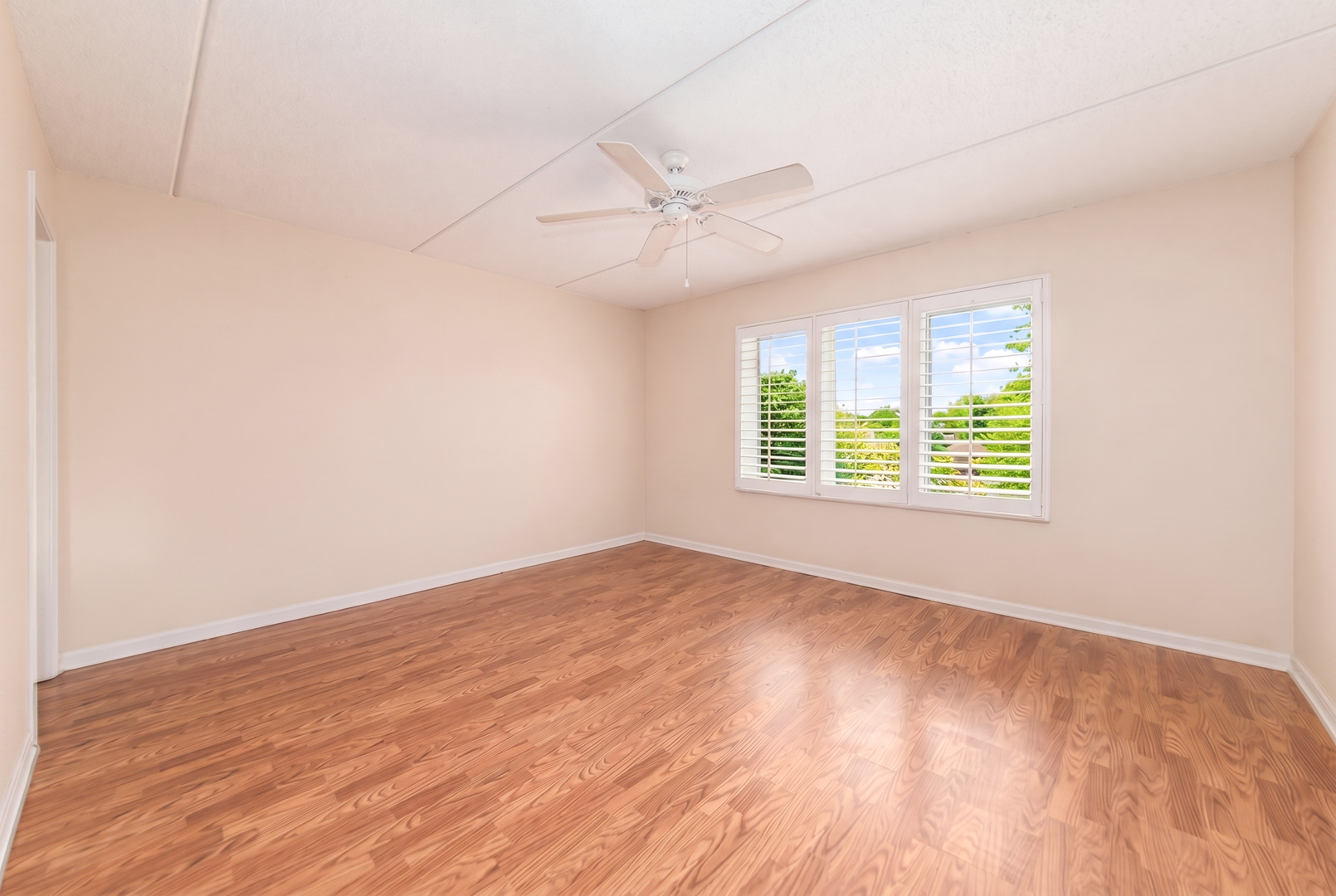 710 Creekside Drive #302, Mount Prospect, IL 60056