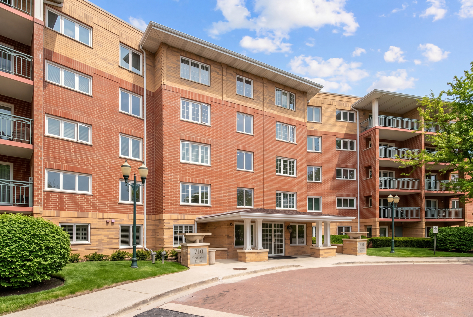 710 Creekside Drive #302, Mount Prospect, IL 60056