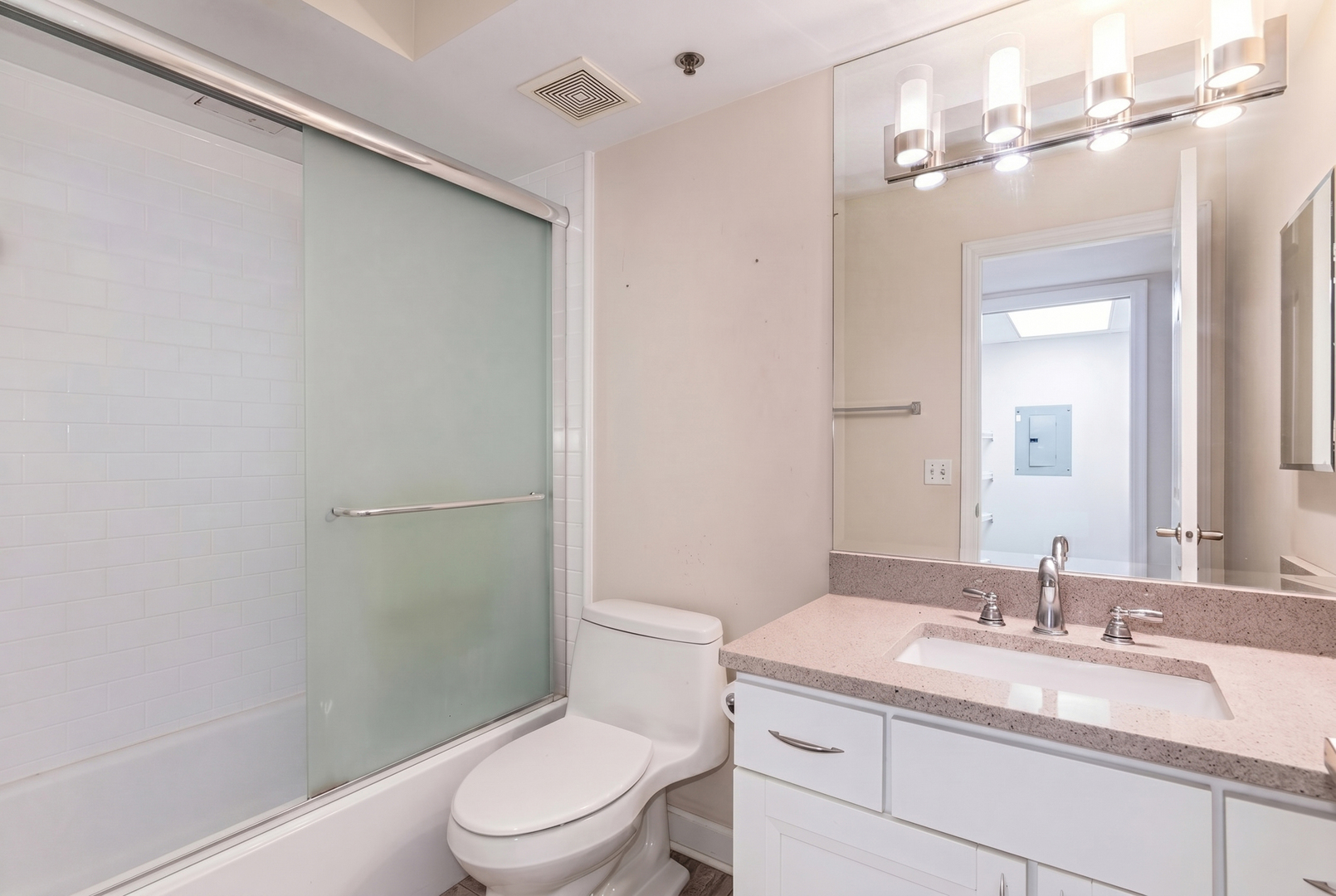 710 Creekside Drive #302, Mount Prospect, IL 60056