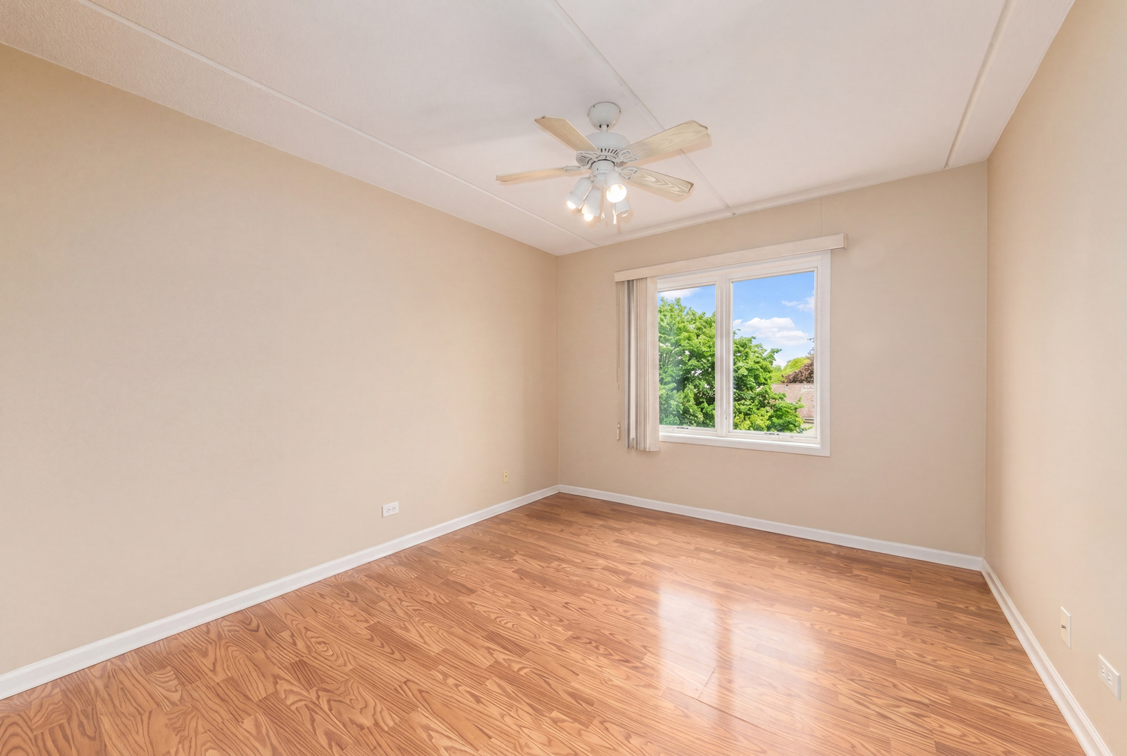 710 Creekside Drive #302, Mount Prospect, IL 60056