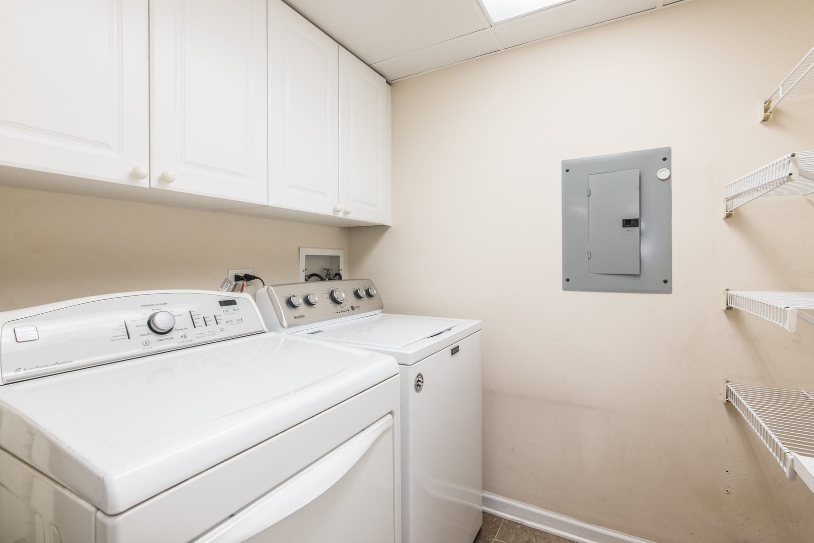710 Creekside Drive #302, Mount Prospect, IL 60056