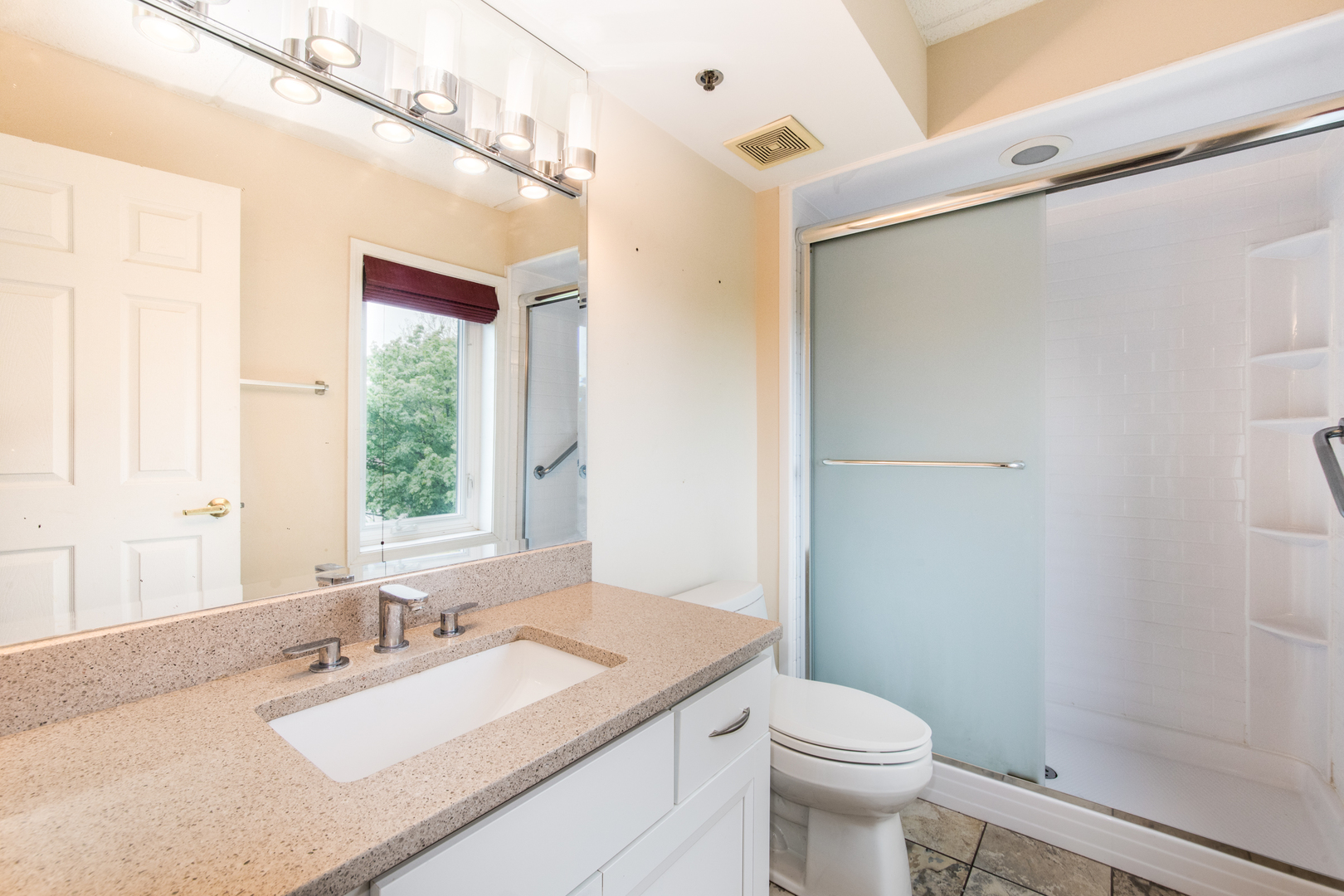 710 Creekside Drive #302, Mount Prospect, IL 60056