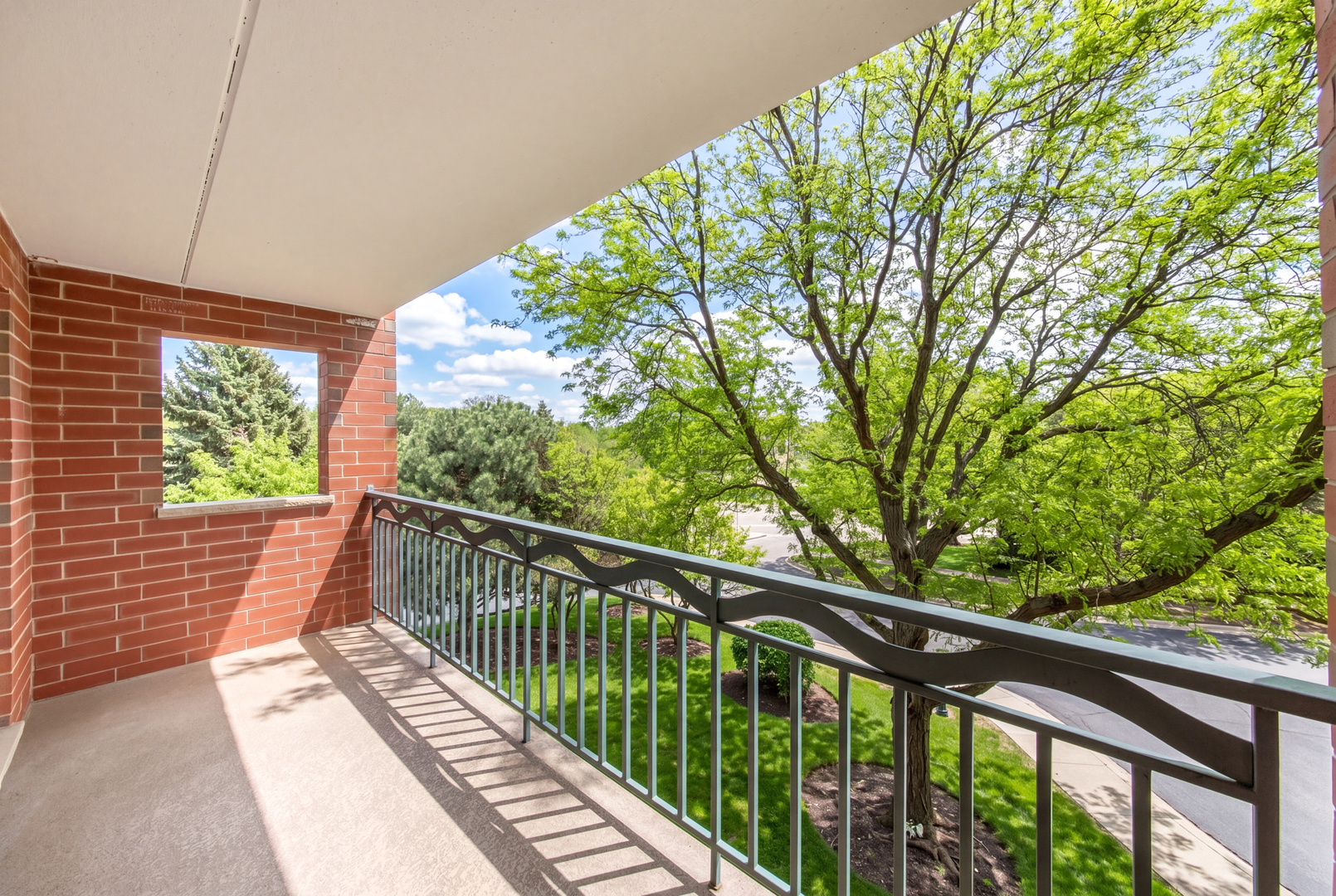 710 Creekside Drive #302, Mount Prospect, IL 60056