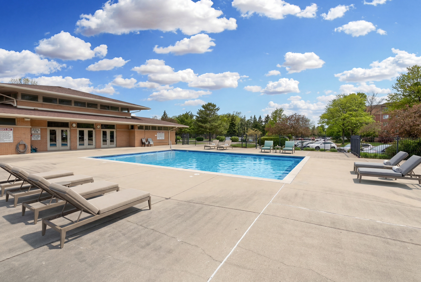 710 Creekside Drive #302, Mount Prospect, IL 60056
