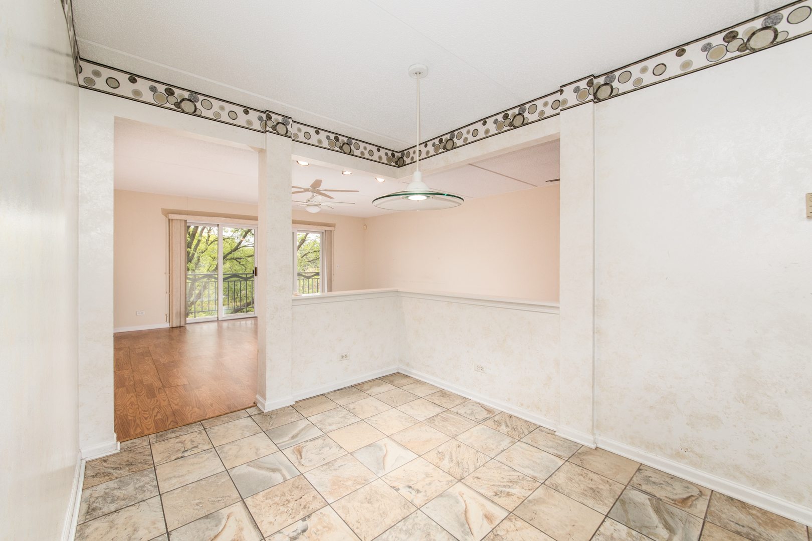 710 Creekside Drive #302, Mount Prospect, IL 60056