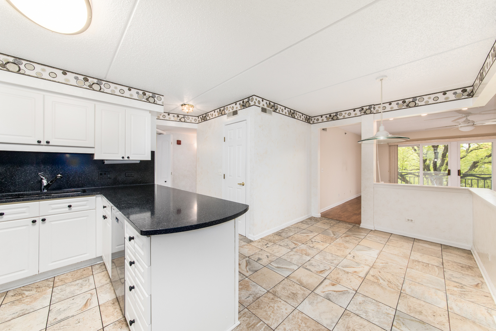 710 Creekside Drive #302, Mount Prospect, IL 60056
