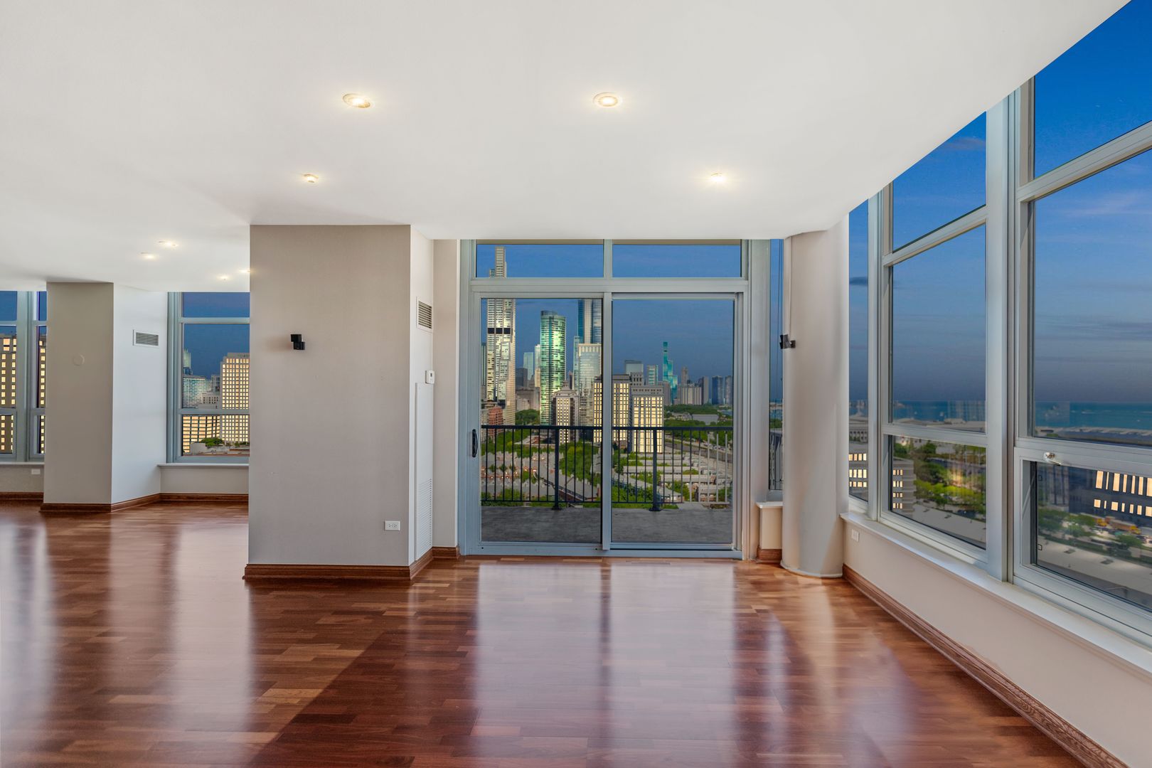 1600 S Prairie Avenue #2102, Chicago, IL 60616