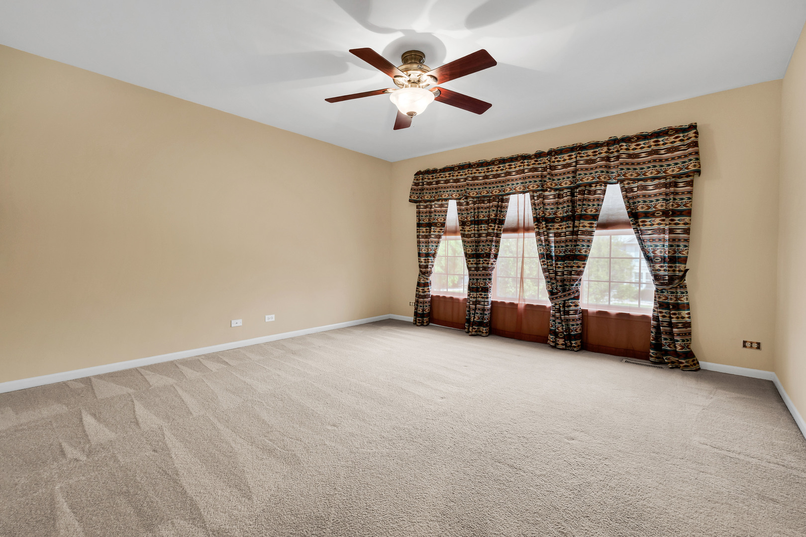 1575 McClellan Drive, Lindenhurst, IL 60046