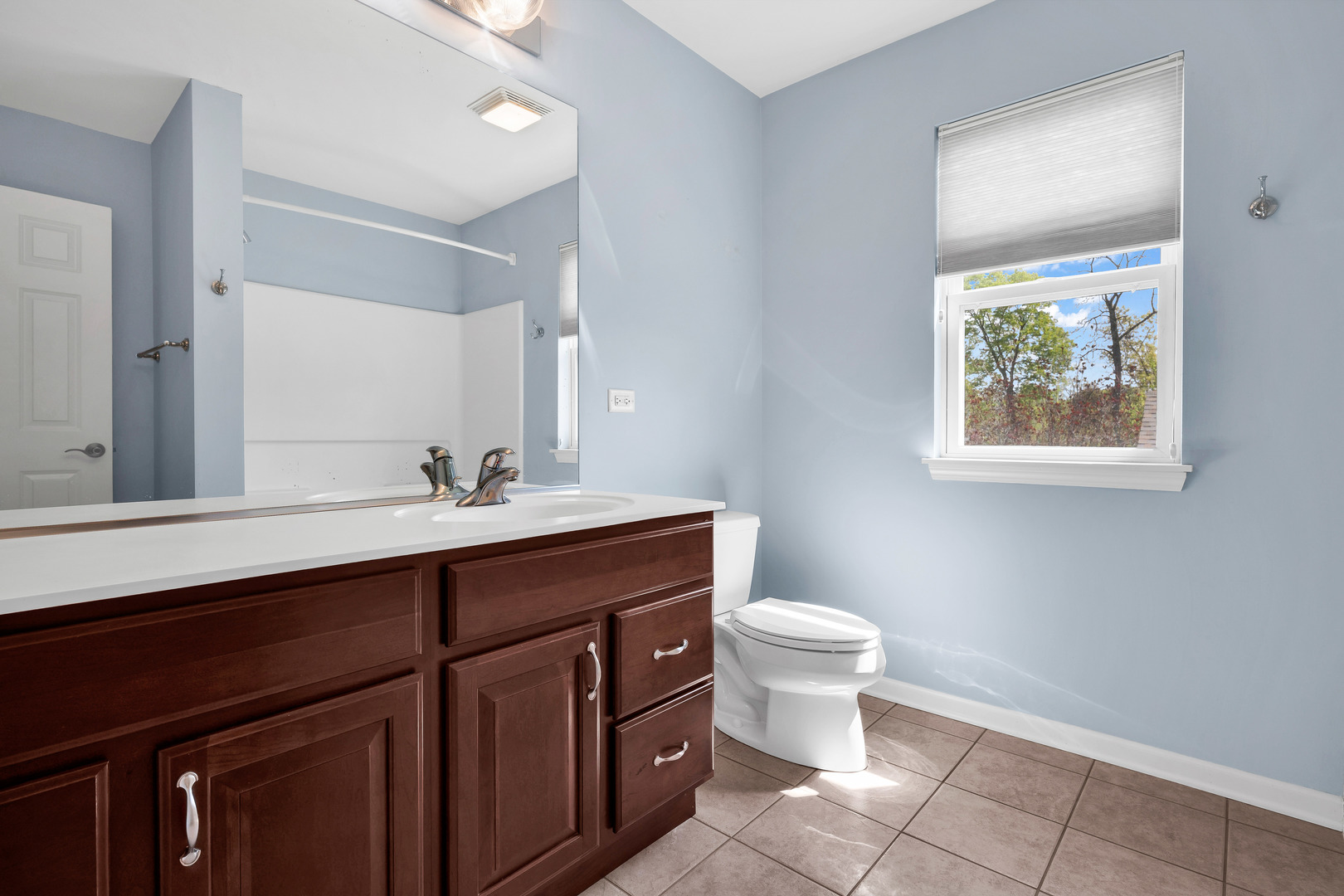 1575 McClellan Drive, Lindenhurst, IL 60046