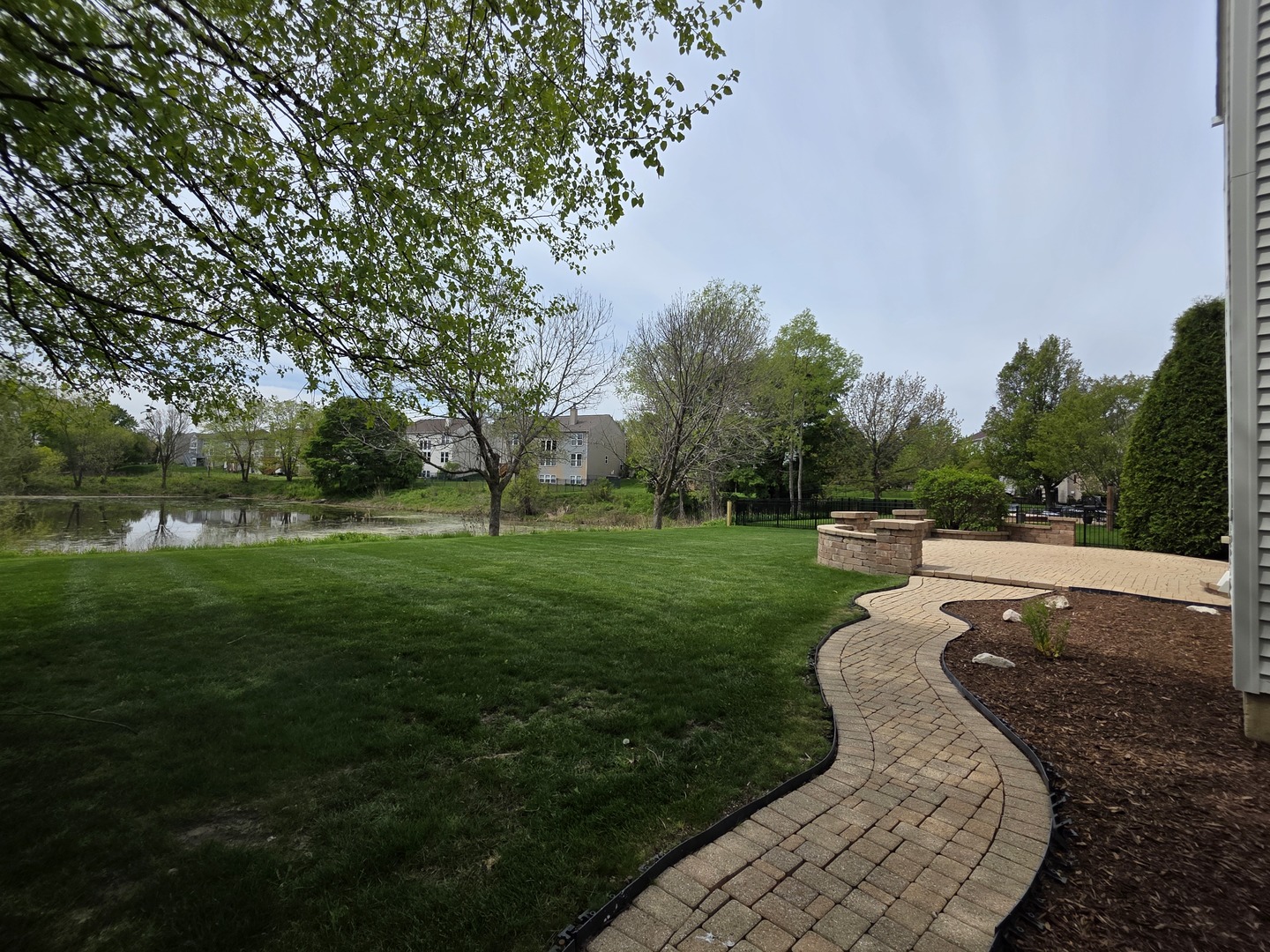 1575 McClellan Drive, Lindenhurst, IL 60046