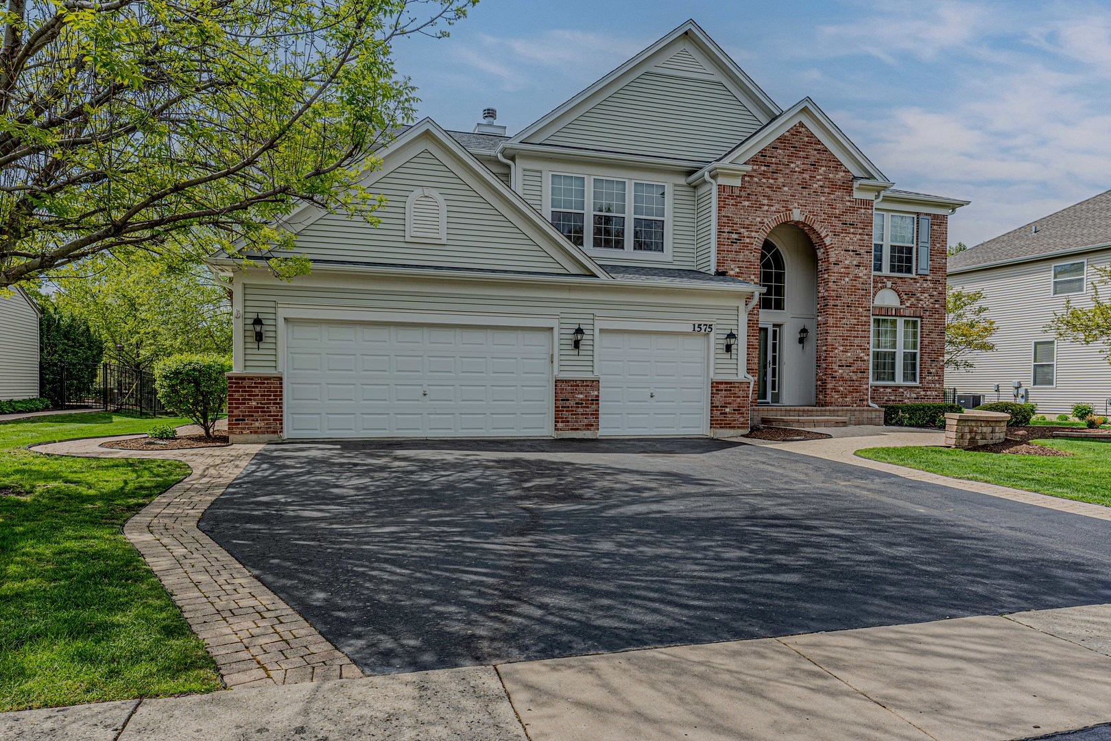 1575 McClellan Drive, Lindenhurst, IL 60046