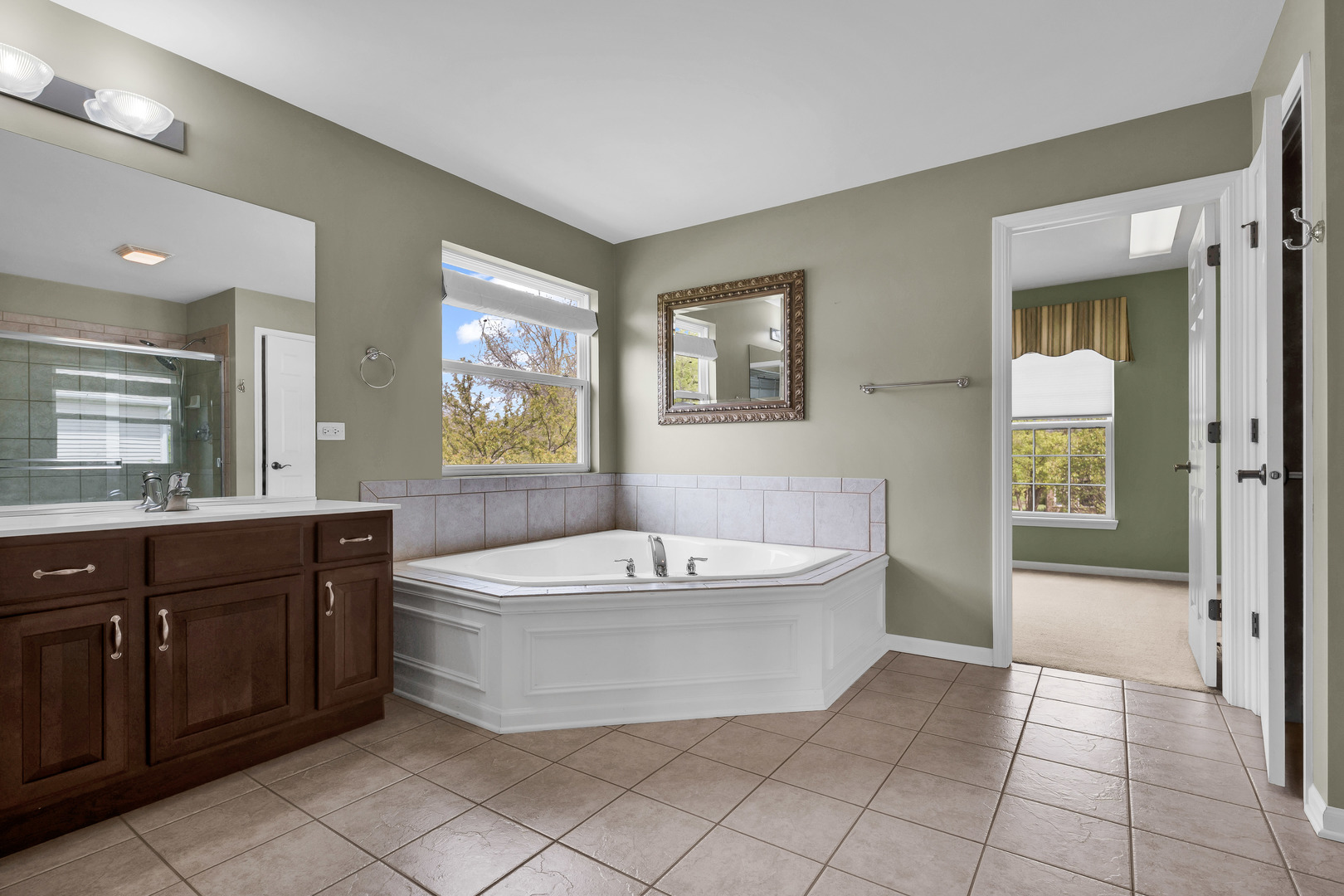 1575 McClellan Drive, Lindenhurst, IL 60046