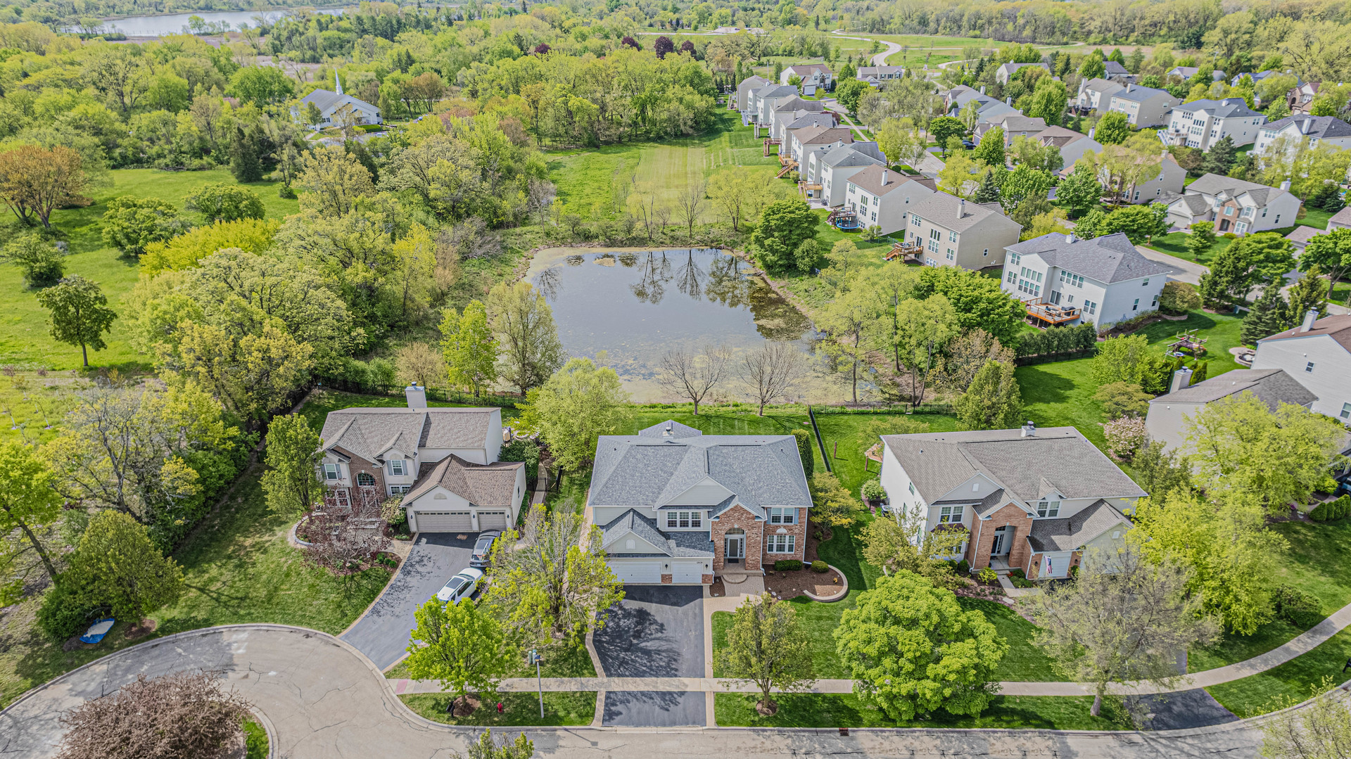 1575 McClellan Drive, Lindenhurst, IL 60046