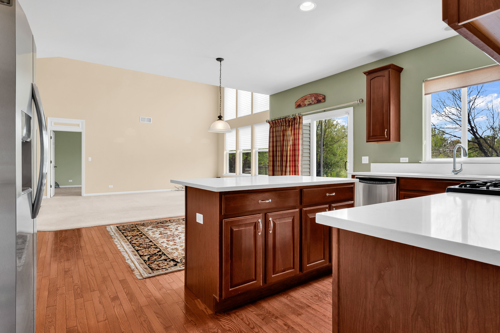 1575 McClellan Drive, Lindenhurst, IL 60046