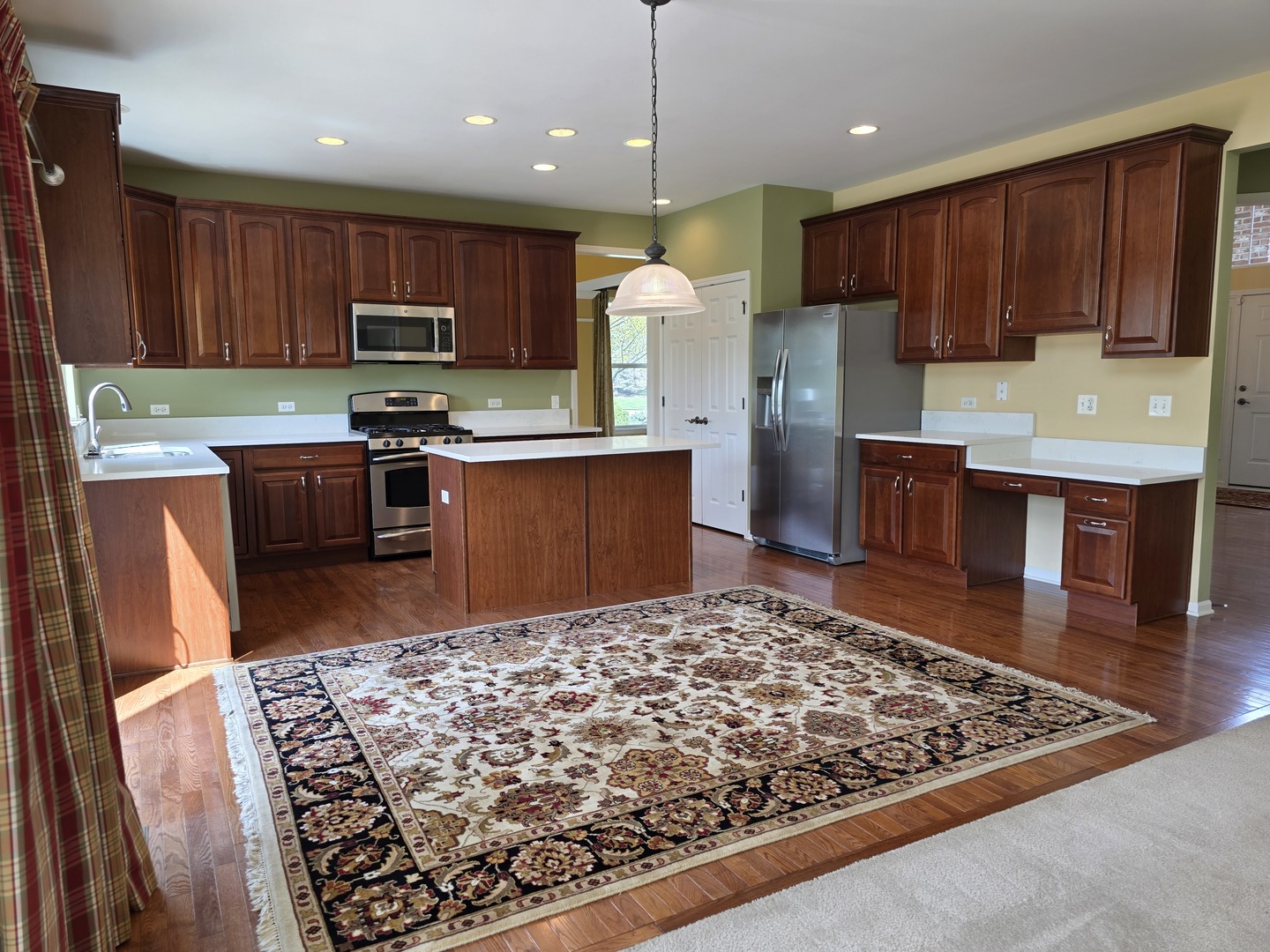 1575 McClellan Drive, Lindenhurst, IL 60046