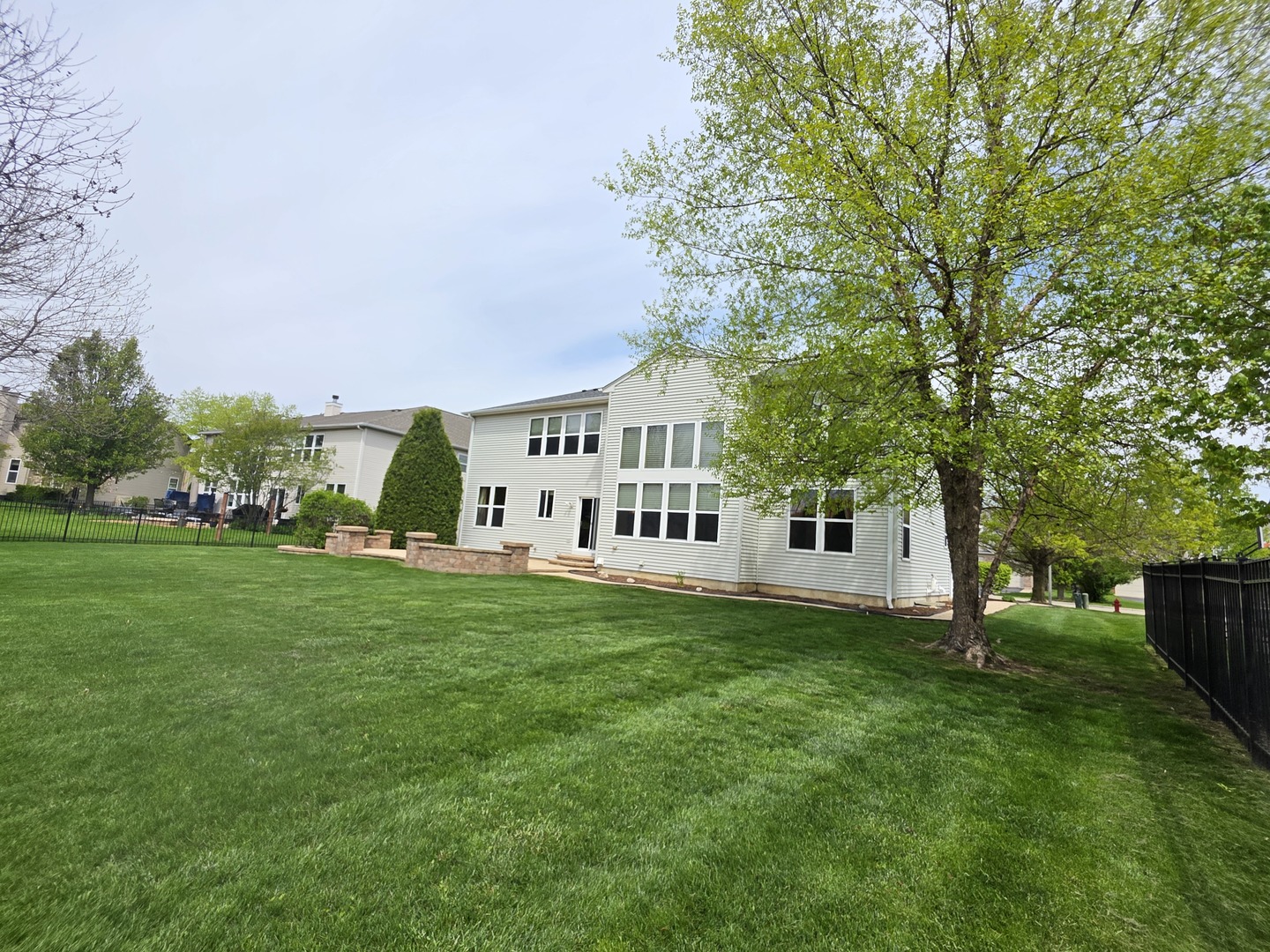 1575 McClellan Drive, Lindenhurst, IL 60046
