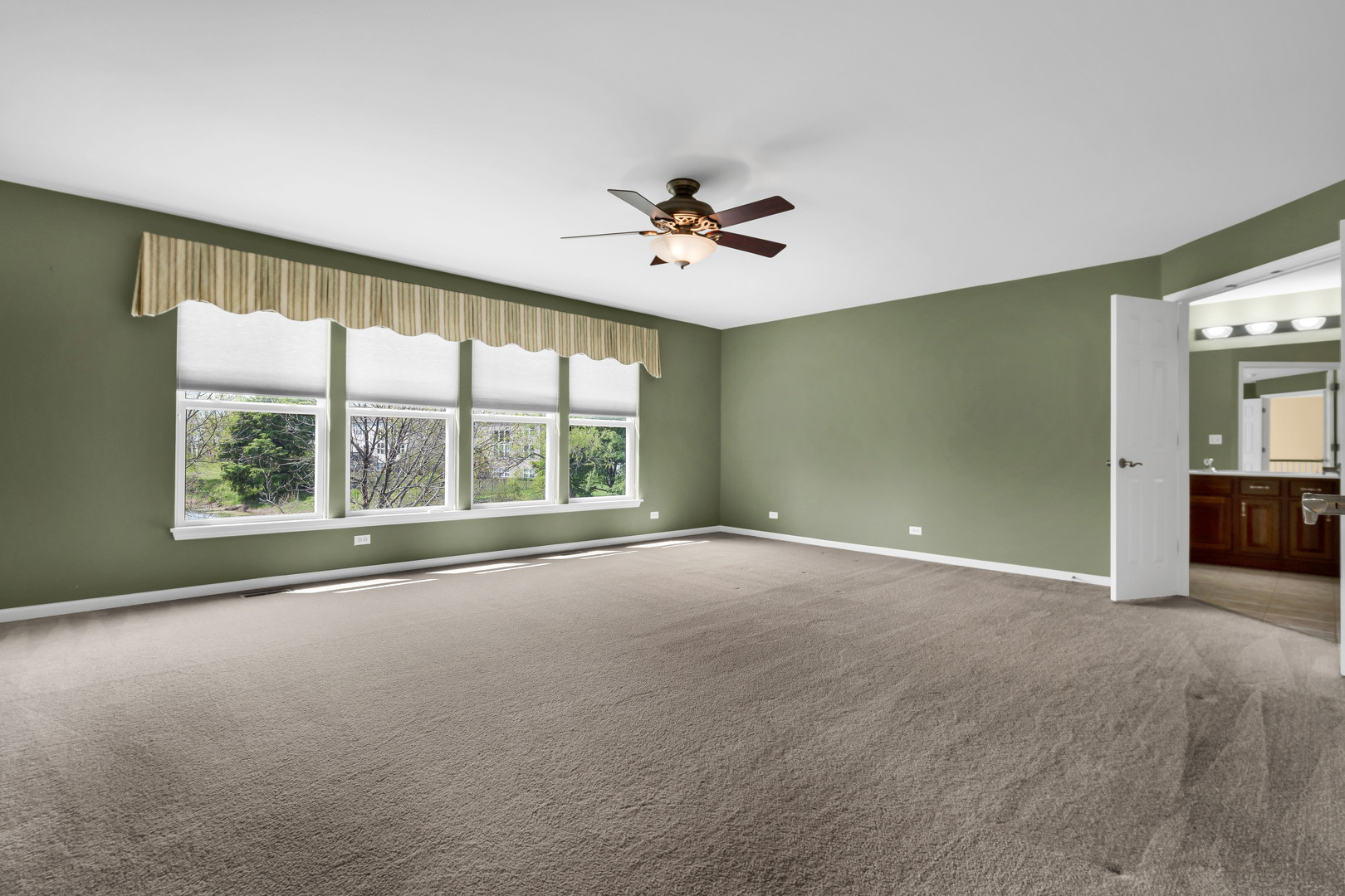 1575 McClellan Drive, Lindenhurst, IL 60046