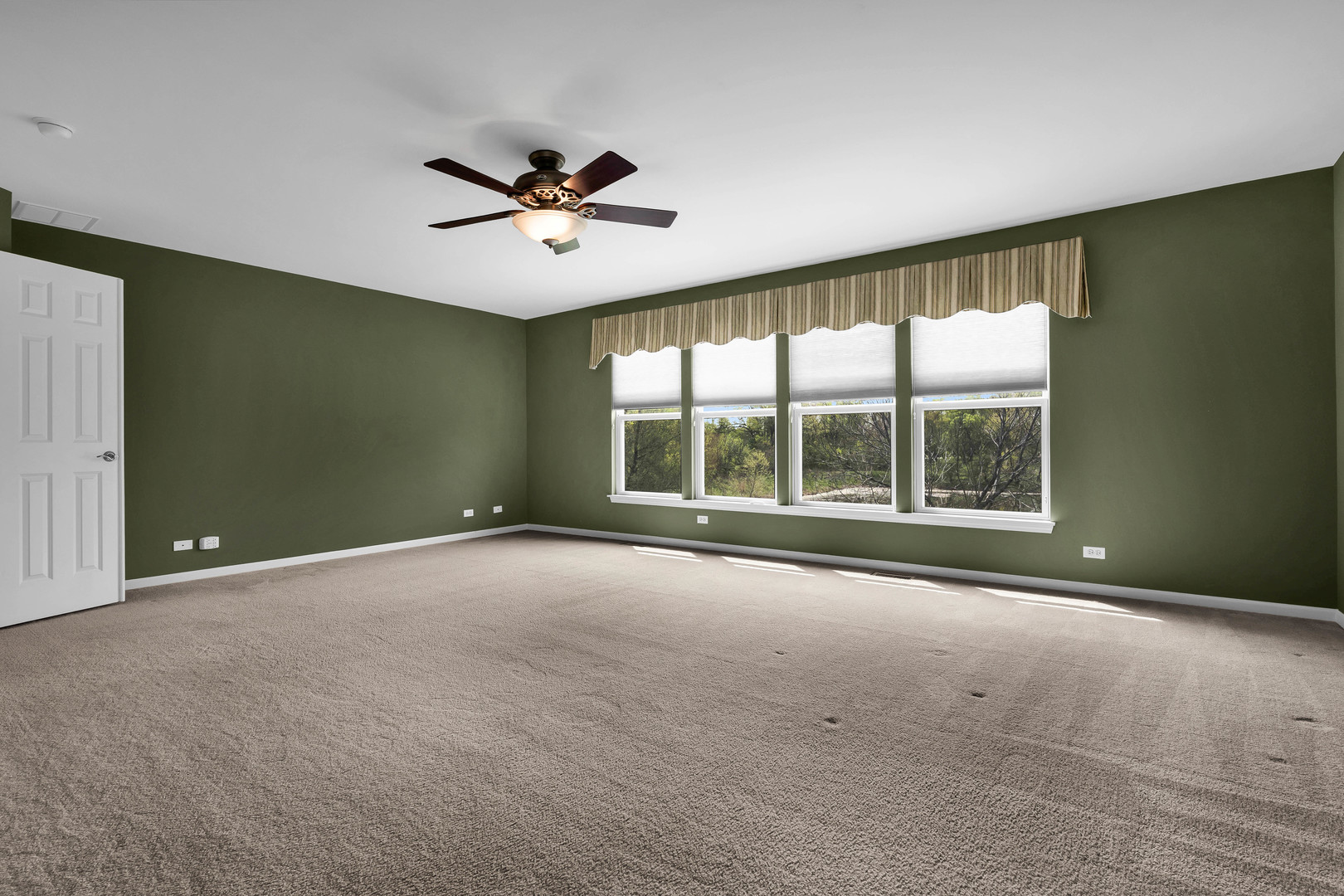1575 McClellan Drive, Lindenhurst, IL 60046