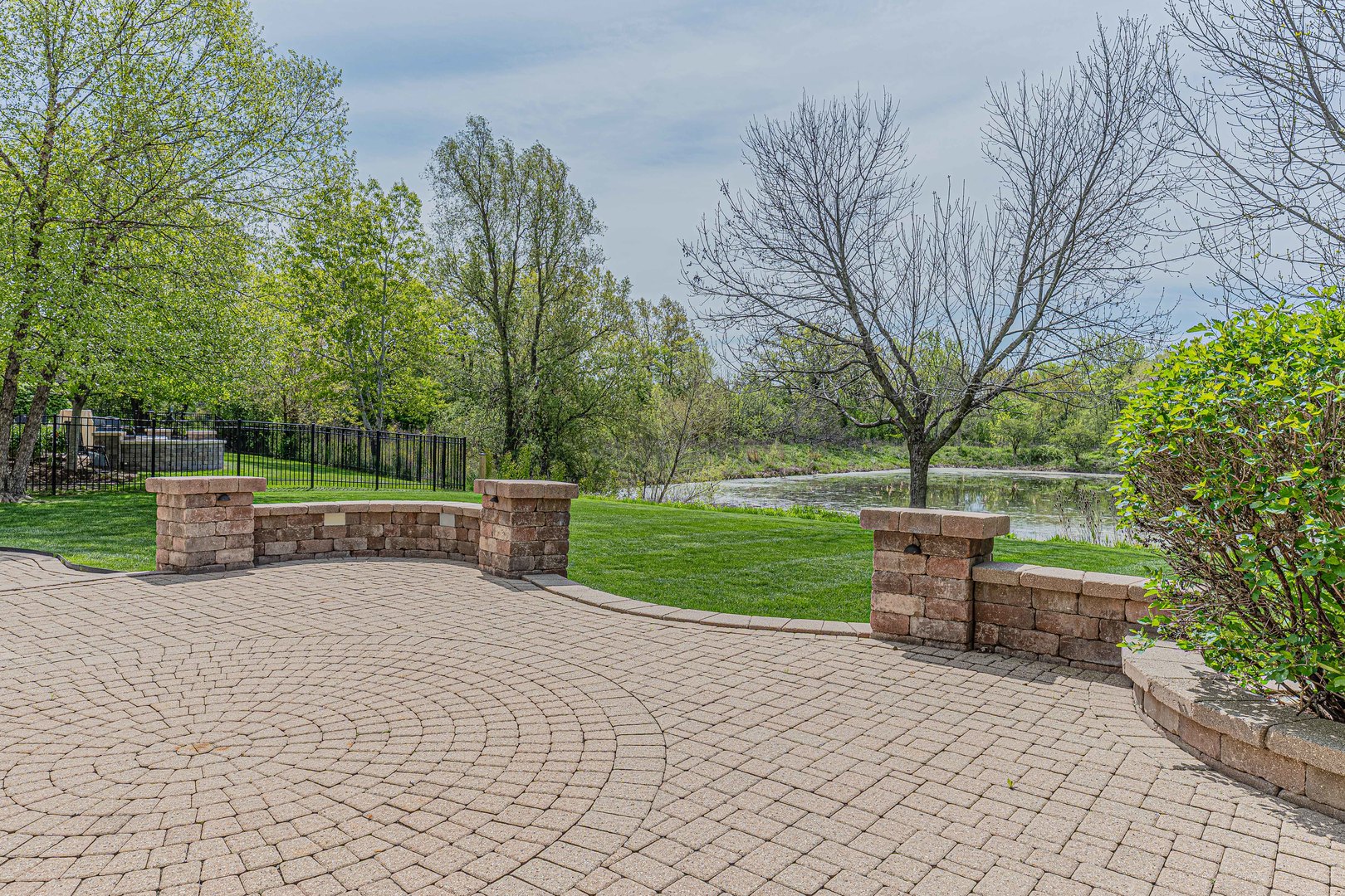 1575 McClellan Drive, Lindenhurst, IL 60046
