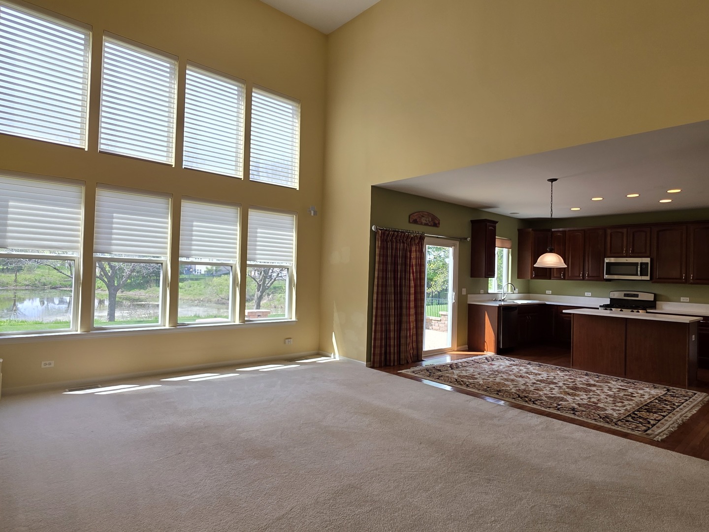1575 McClellan Drive, Lindenhurst, IL 60046