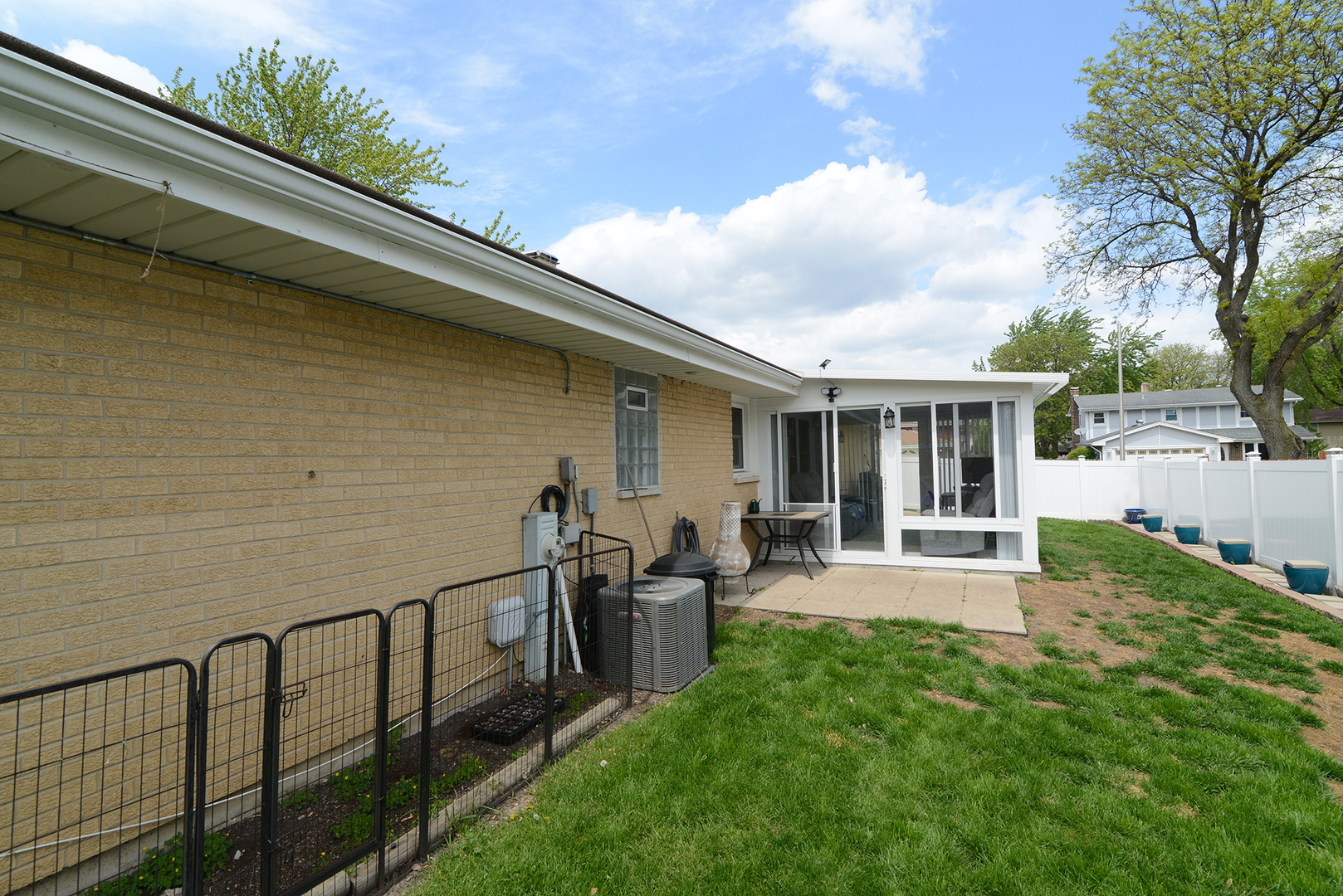 985 Idaho Street, Carol Stream, IL 60188