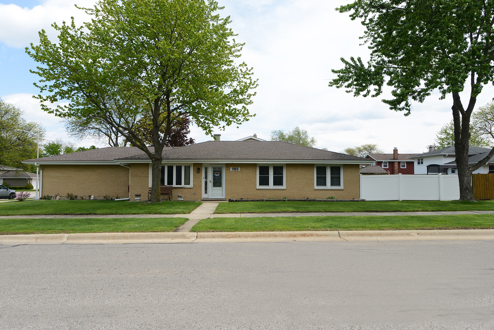 985 Idaho Street, Carol Stream, IL 60188