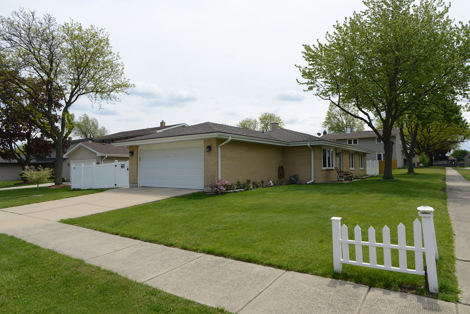 985 Idaho Street, Carol Stream, IL 60188