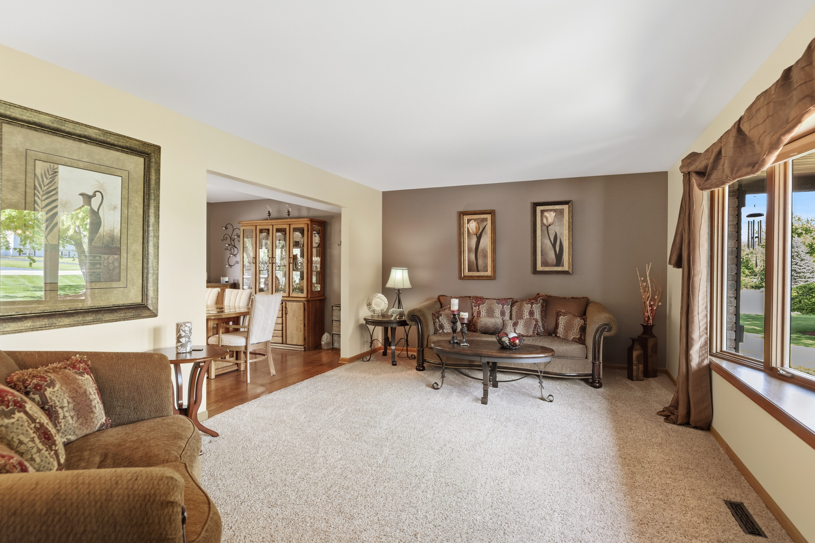 13N470 Chisholm Trail, Elgin, IL 60124