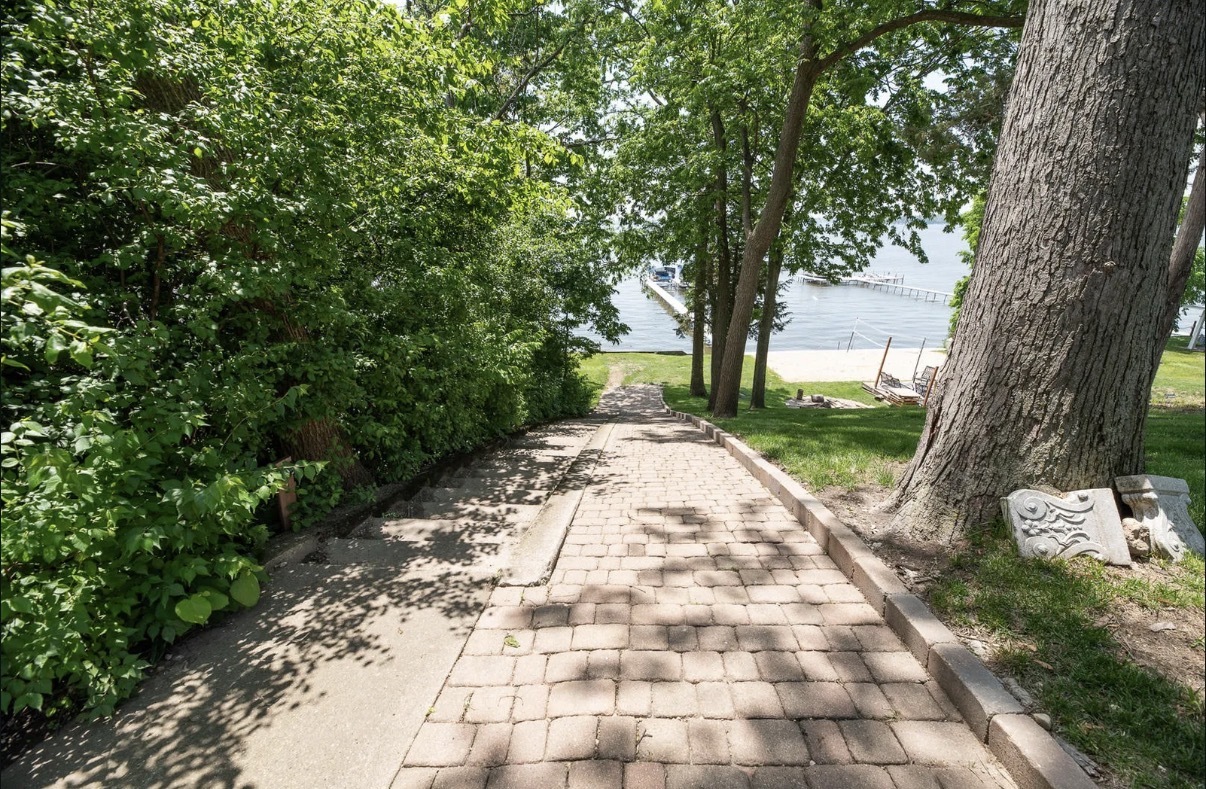 25429 W Cedar Crest Lane, Lake Villa, IL 60046