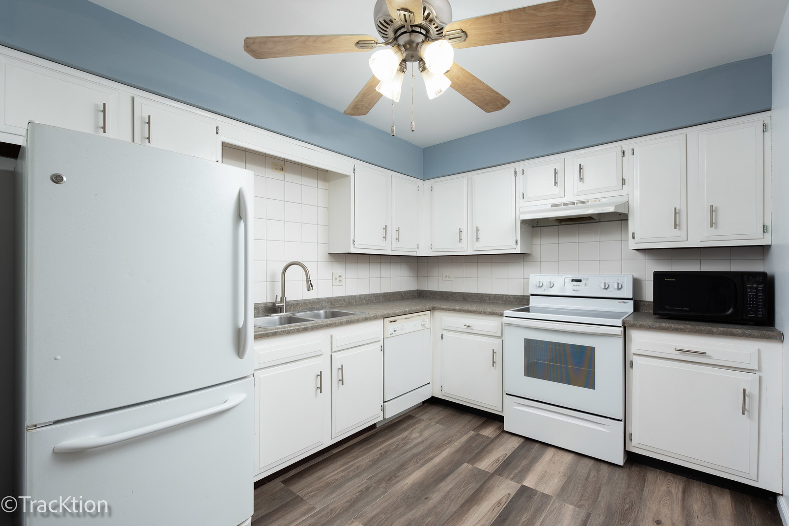159 W Elk Trail #359, Carol Stream, IL 60188