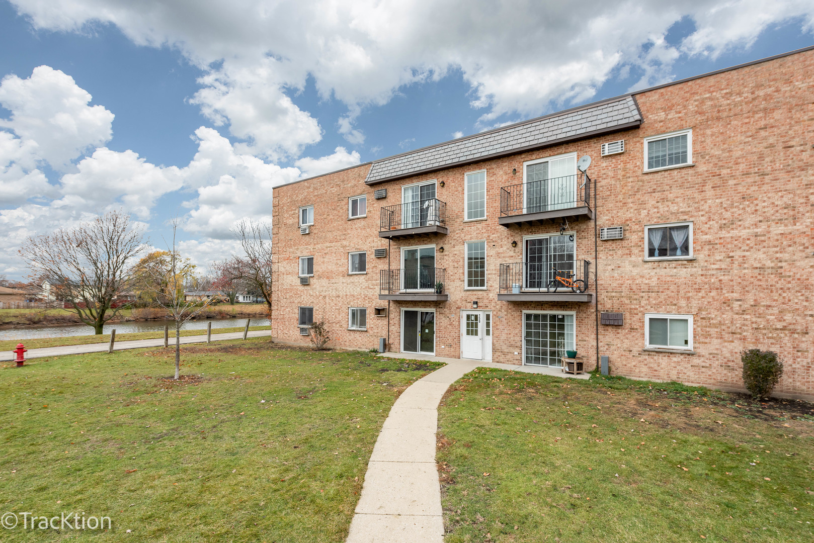 159 W Elk Trail #359, Carol Stream, IL 60188