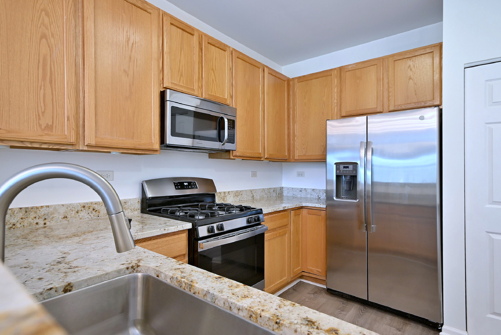 2378 Overlook Court, Naperville, IL 60563