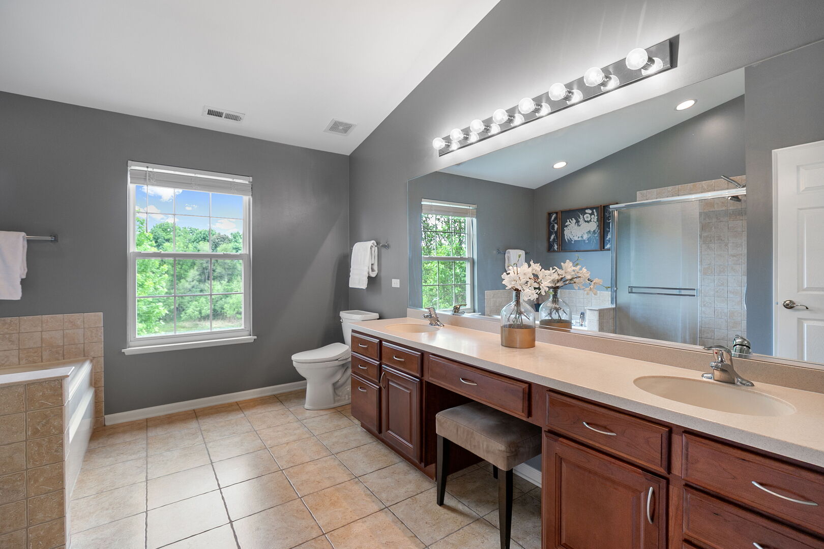 2637 W Autumn Drive, Round Lake, IL 60073