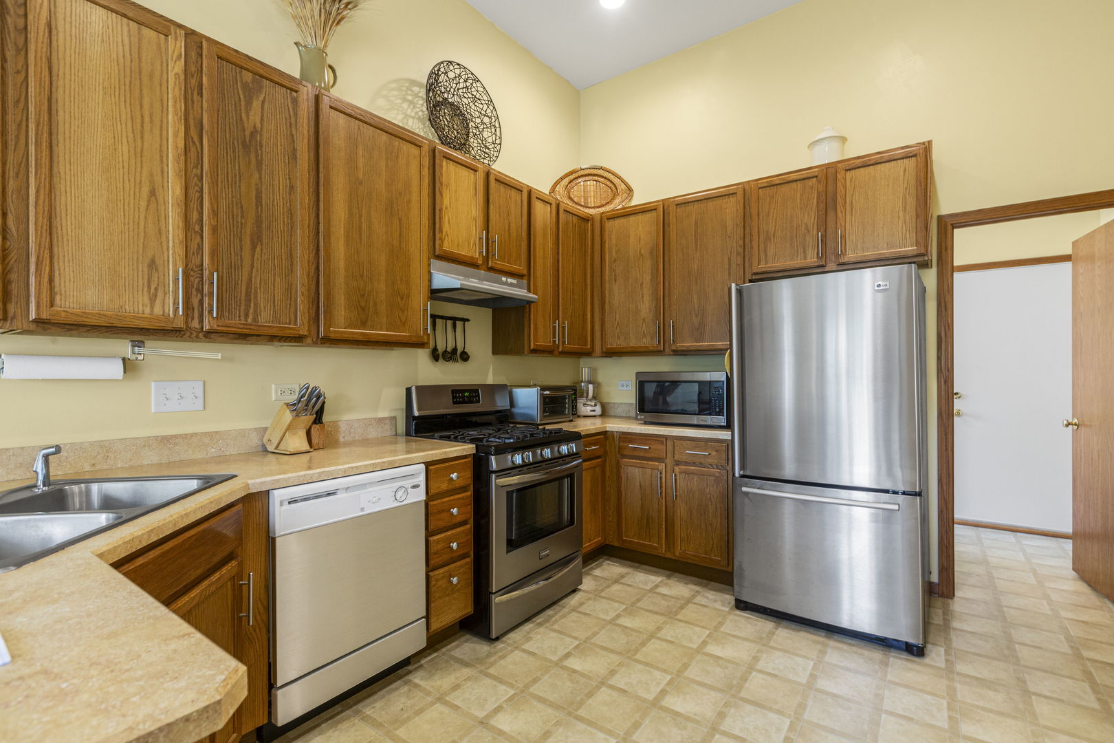9231 Durham Drive, Huntley, IL 60142