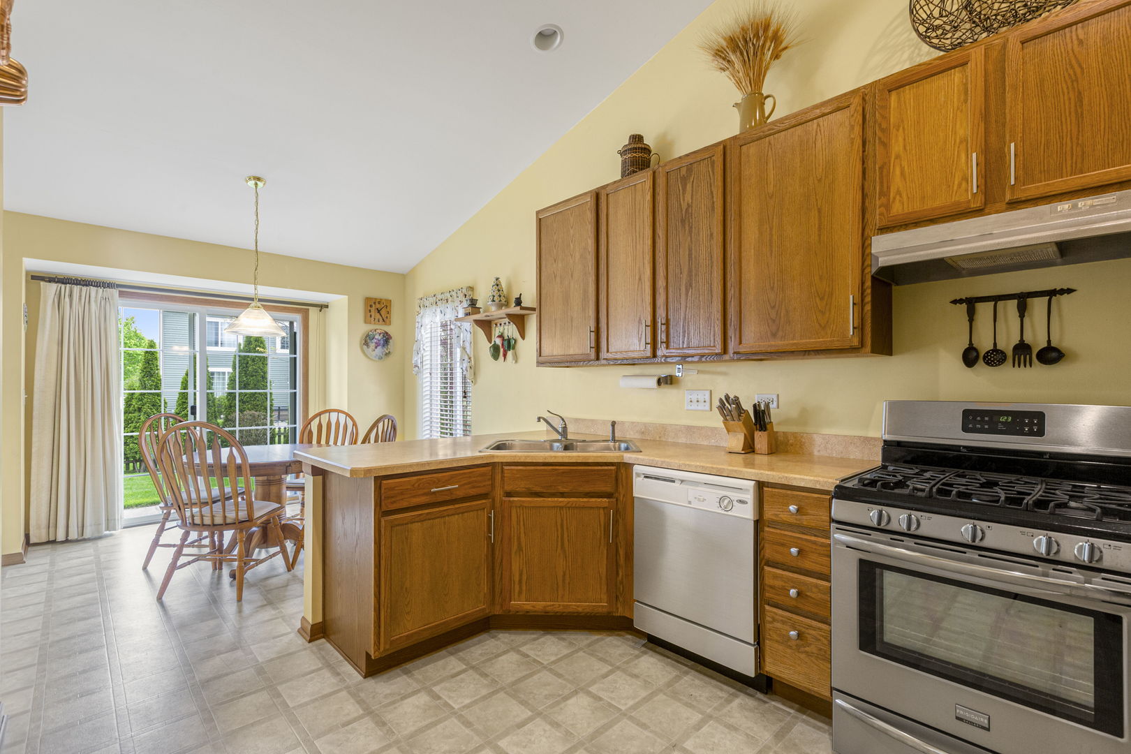 9231 Durham Drive, Huntley, IL 60142