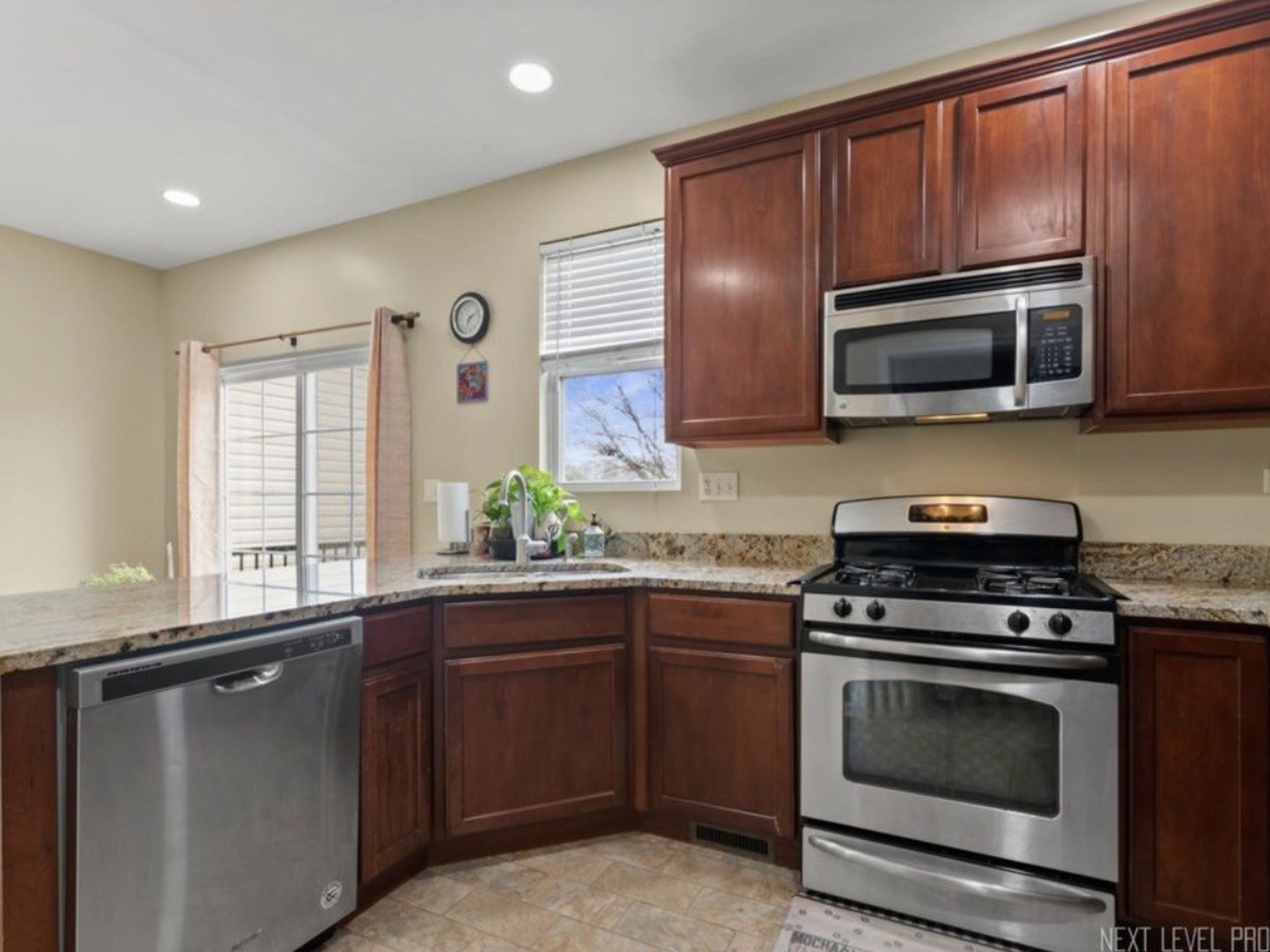 508 Grosvenor Lane, Aurora, IL 60504