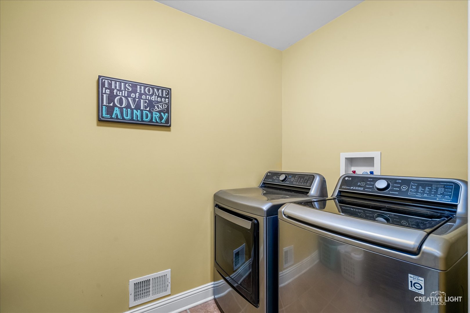318 Winthrop Drive, Oswego, IL 60543