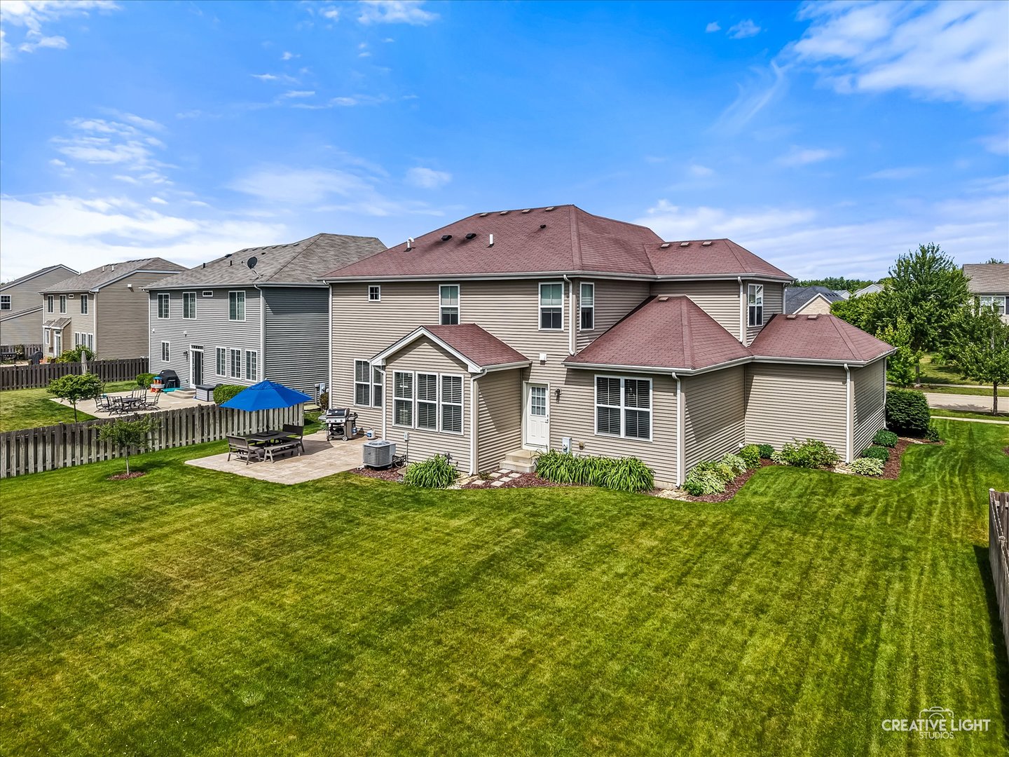 318 Winthrop Drive, Oswego, IL 60543