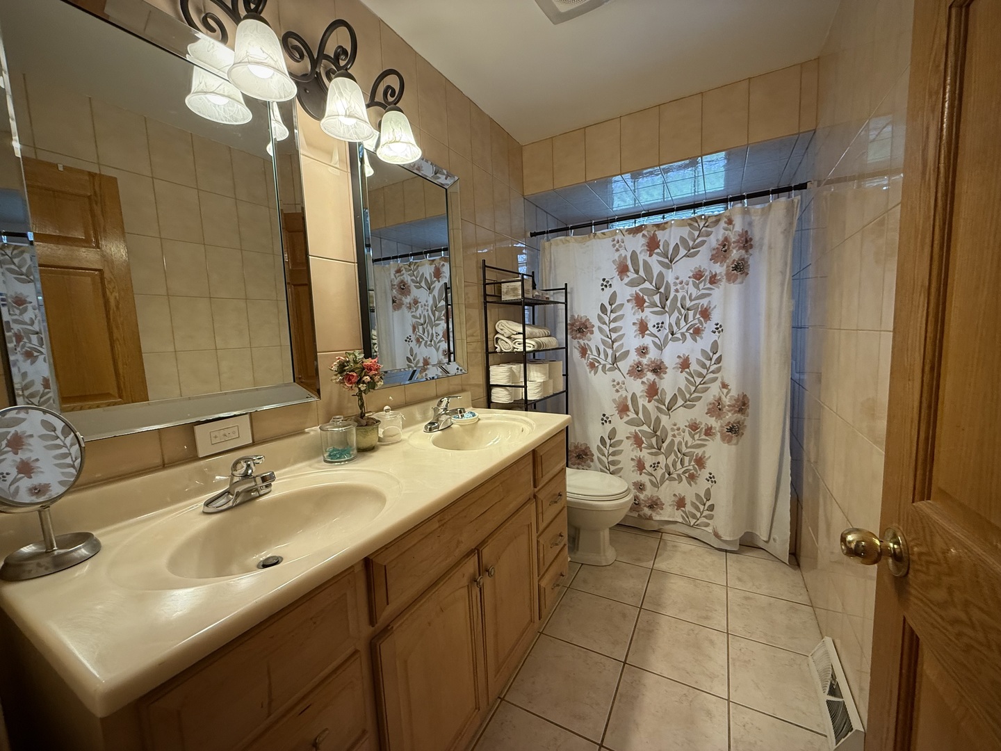 1560 Pamela Drive, Elgin, IL 60123