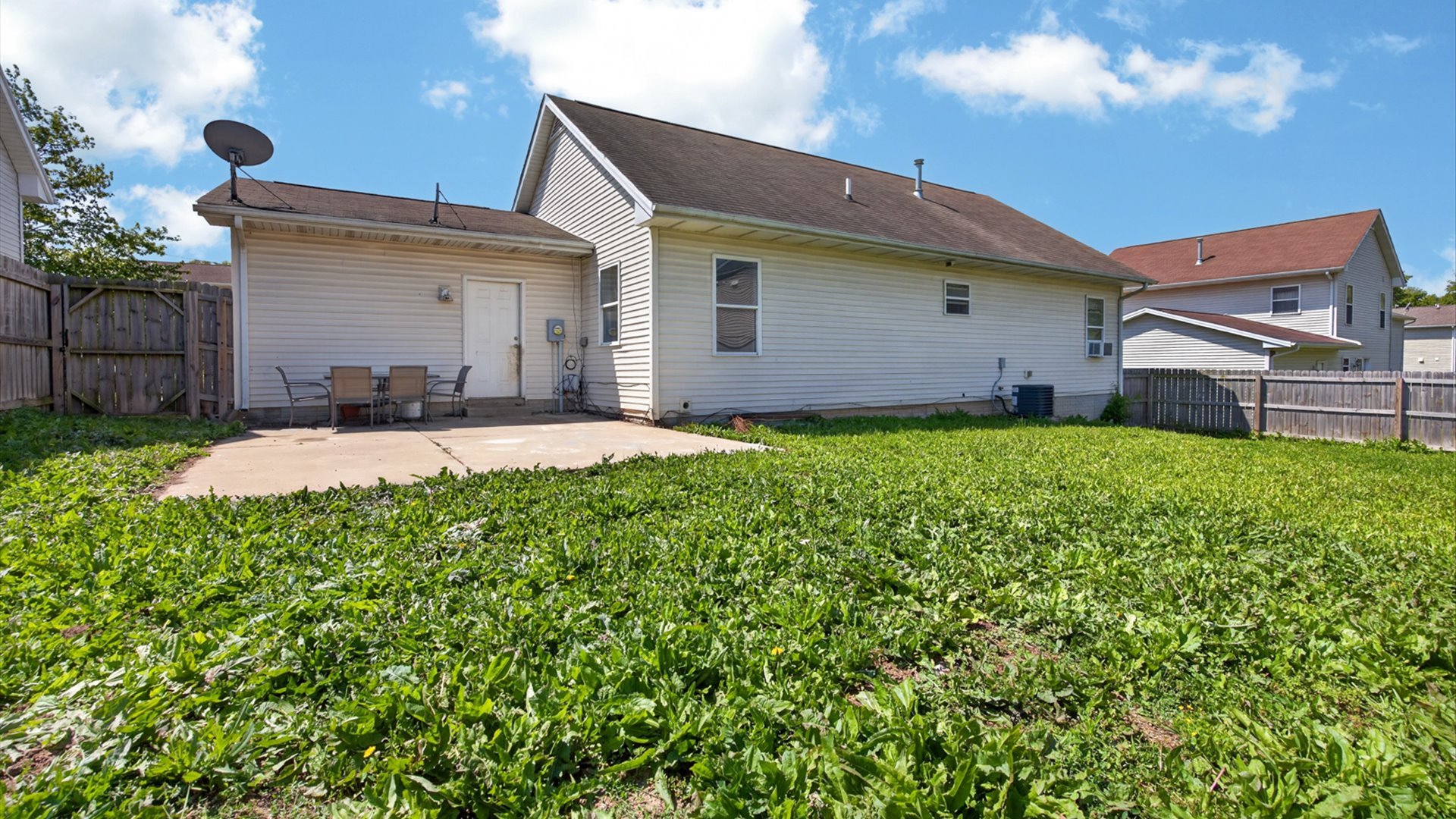 1205 W Grove Street, Bloomington, IL 61701