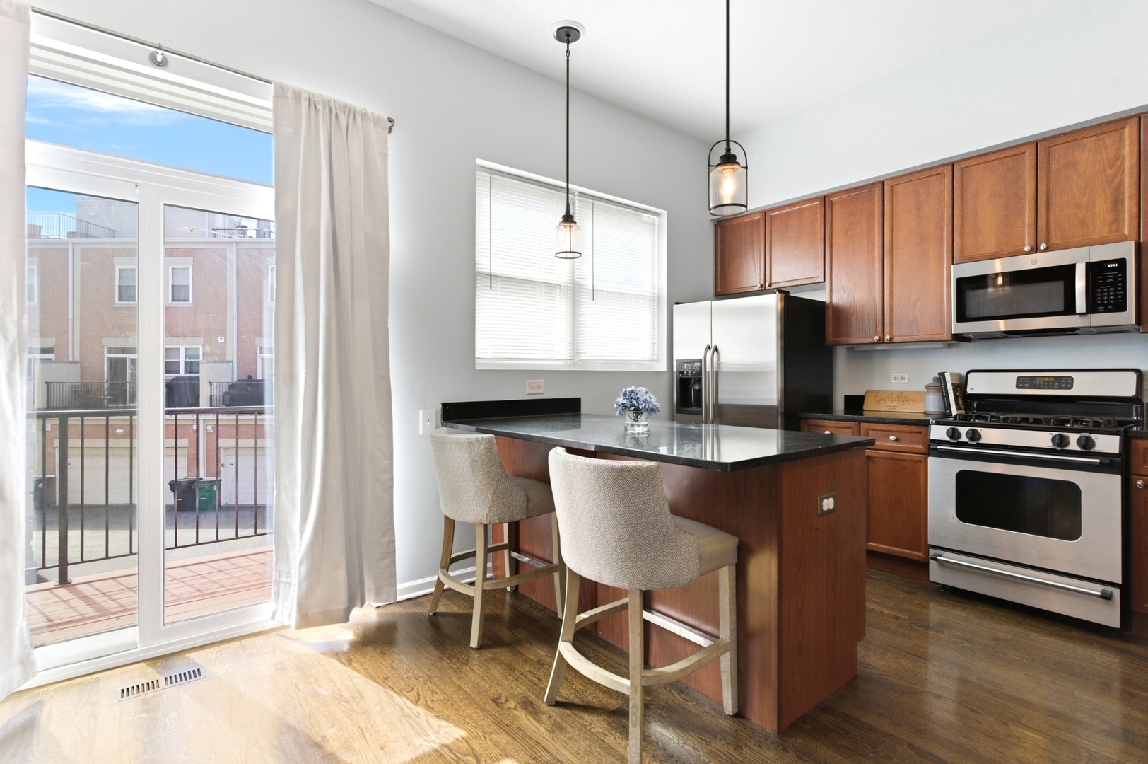 7308 CIRCLE Avenue #2M, Forest Park, IL 60130