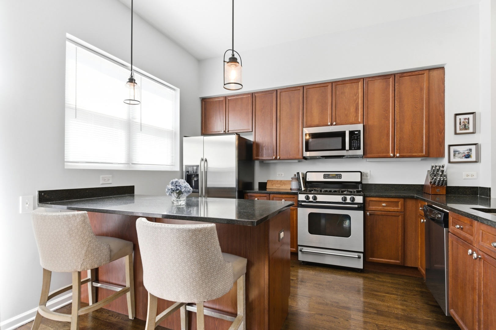 7308 CIRCLE Avenue #2M, Forest Park, IL 60130