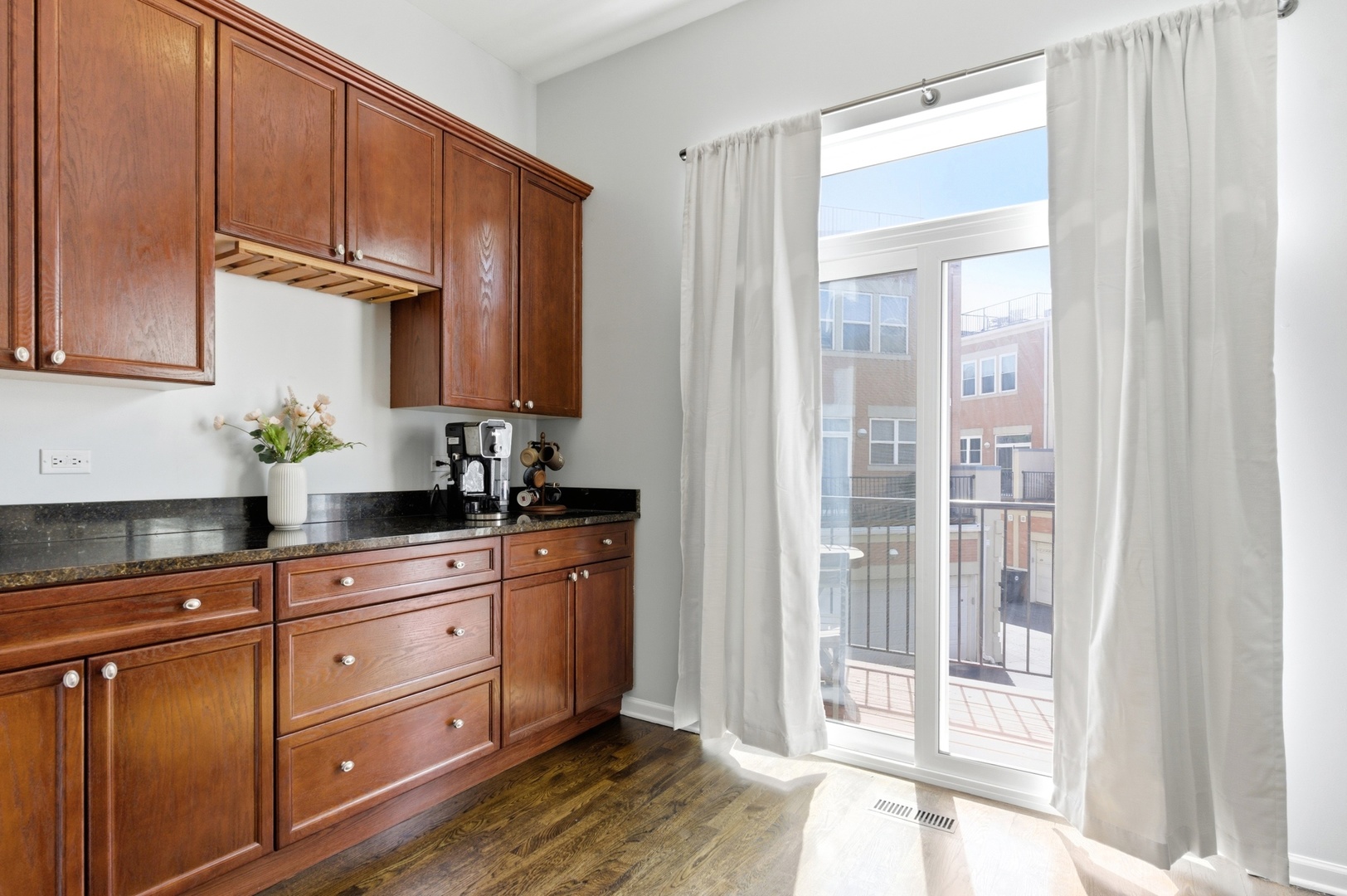 7308 CIRCLE Avenue #2M, Forest Park, IL 60130